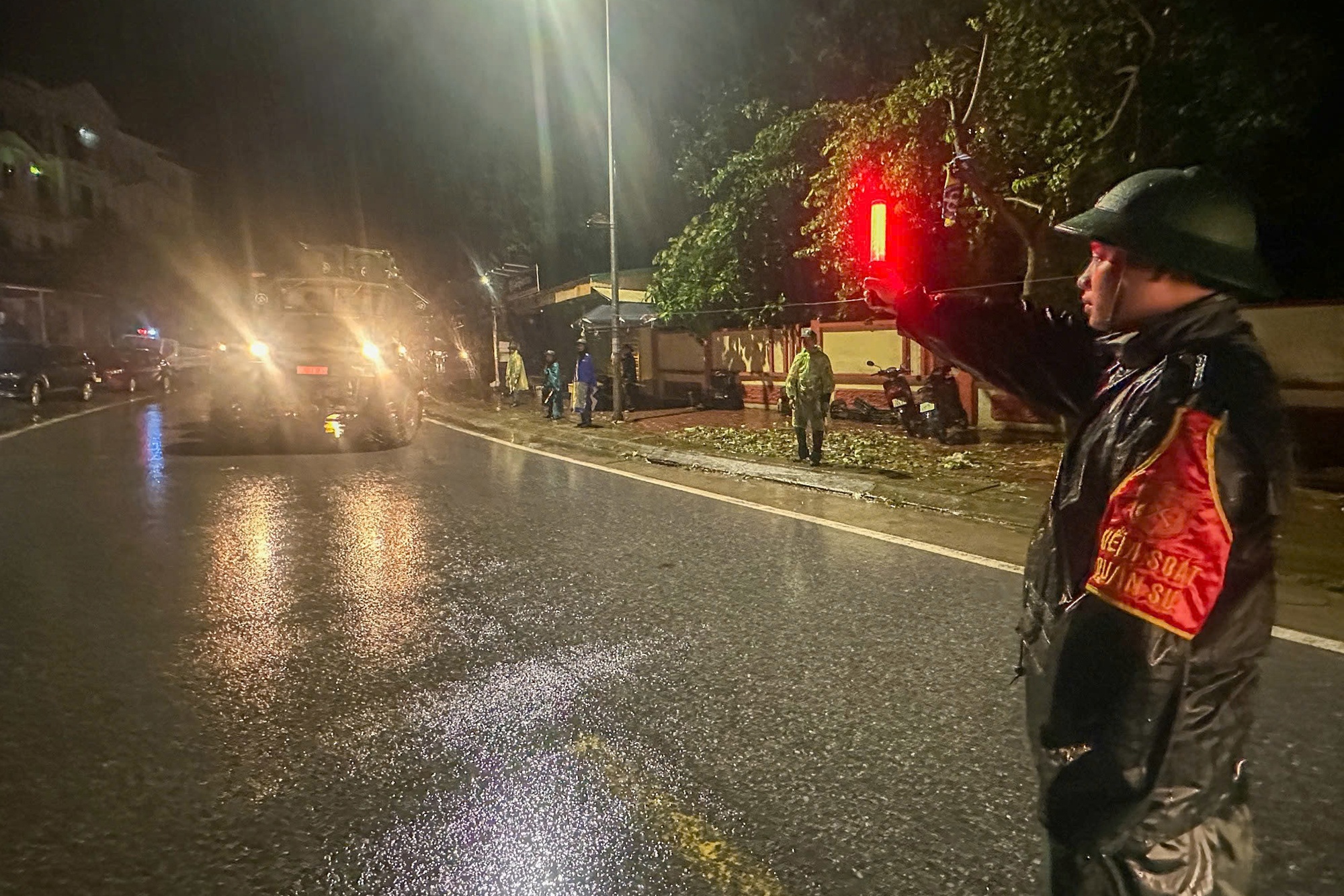 Sap cau Phong Chau anh 1