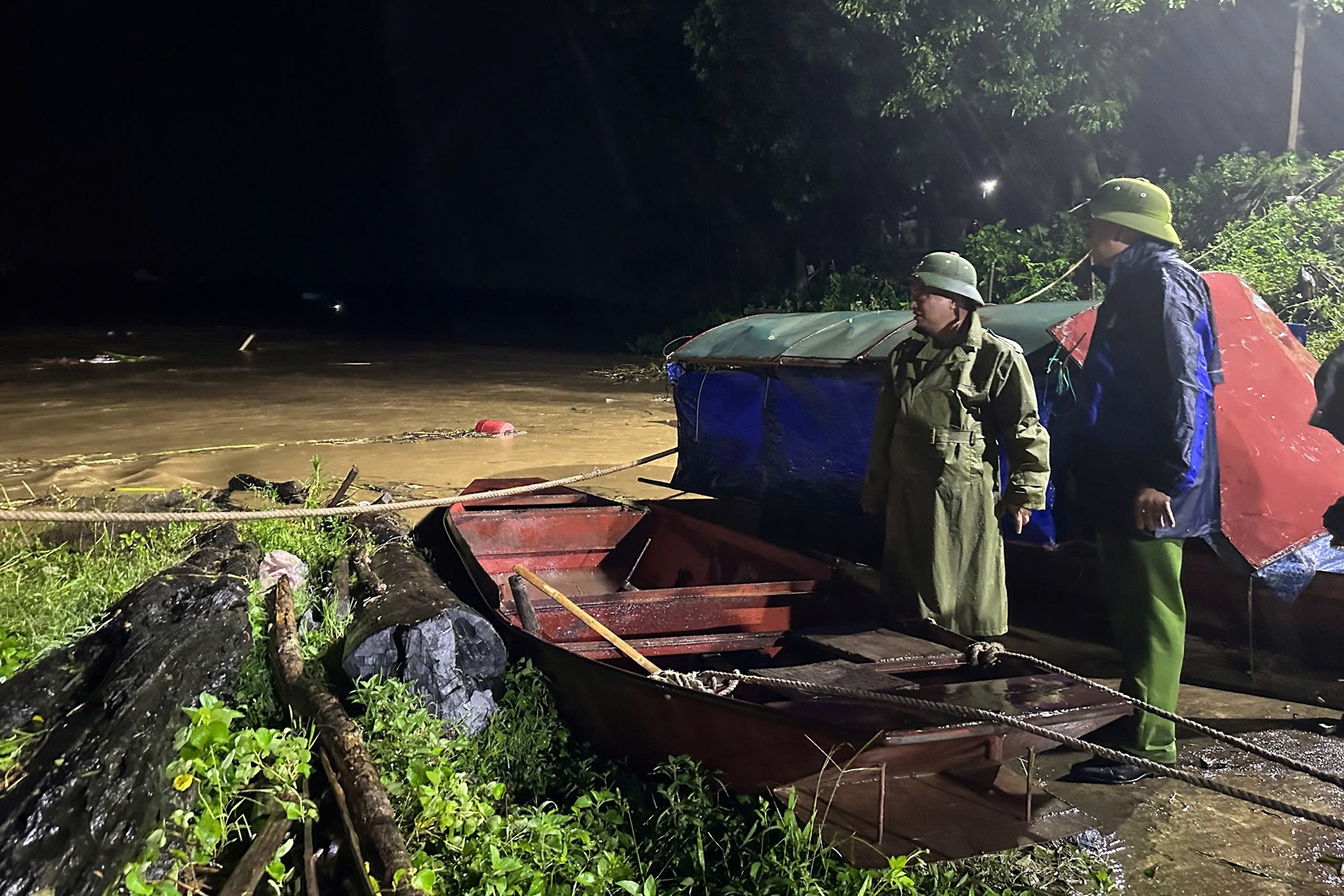 Sap cau Phong Chau anh 6