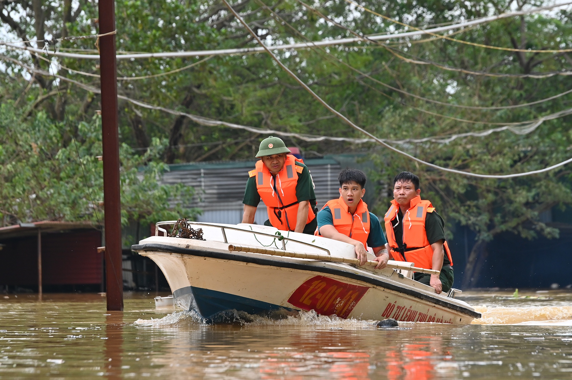 Nuoc song Hong dang cao anh 10