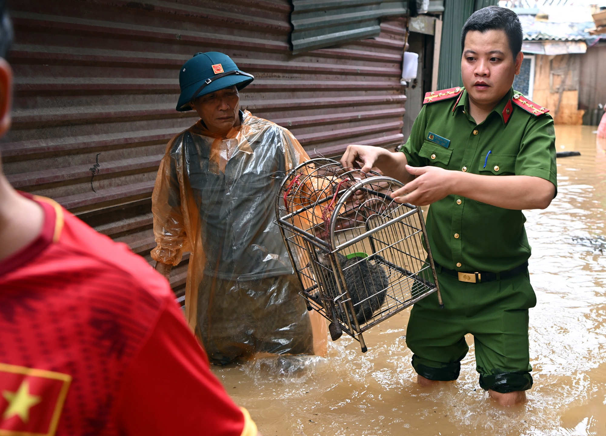 Nuoc song Hong dang cao anh 11