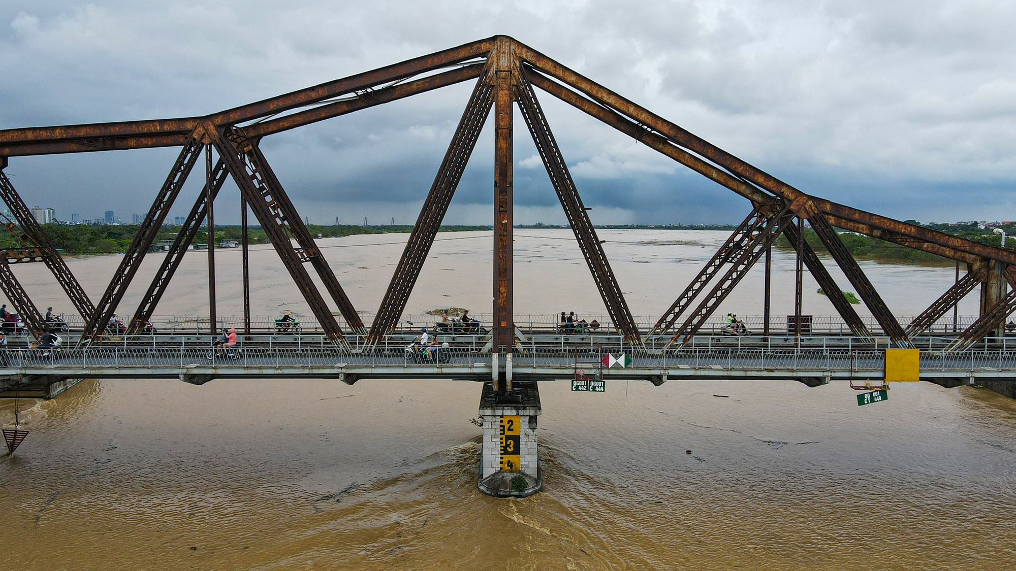 Nuoc song Hong dang cao anh 15