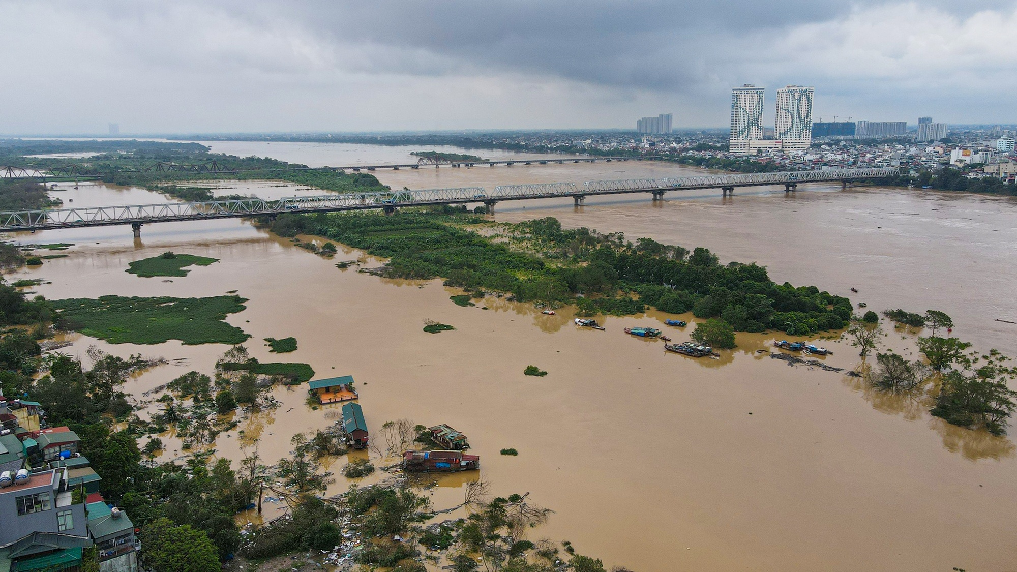 Nuoc song Hong dang cao anh 1