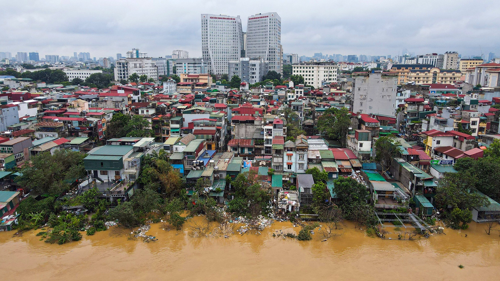 Nuoc song Hong dang cao anh 3