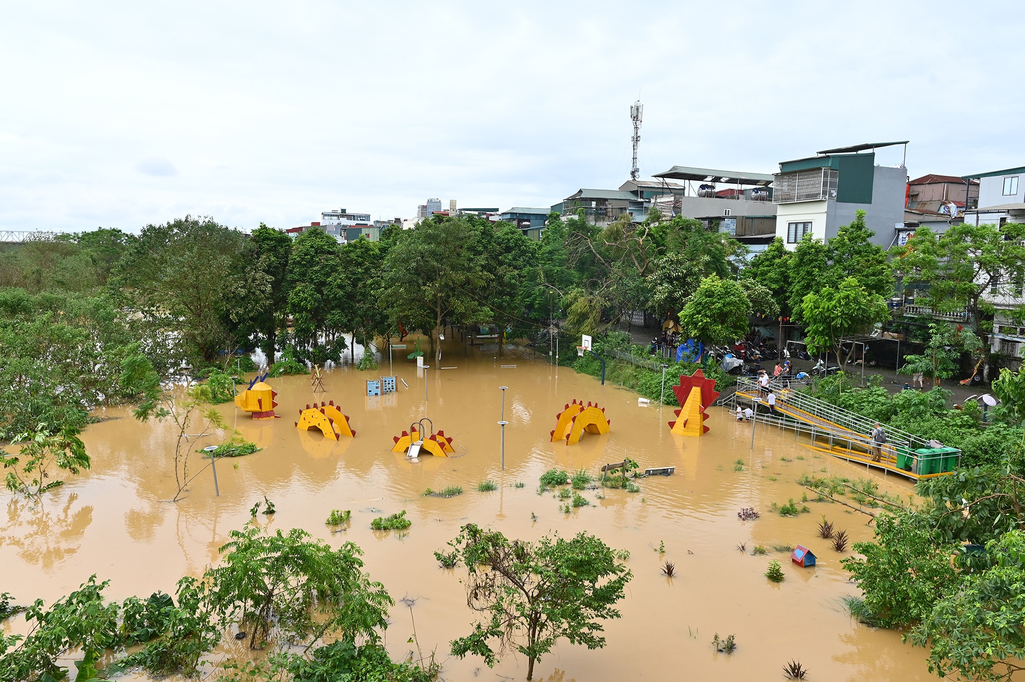 Nuoc song Hong dang cao anh 9