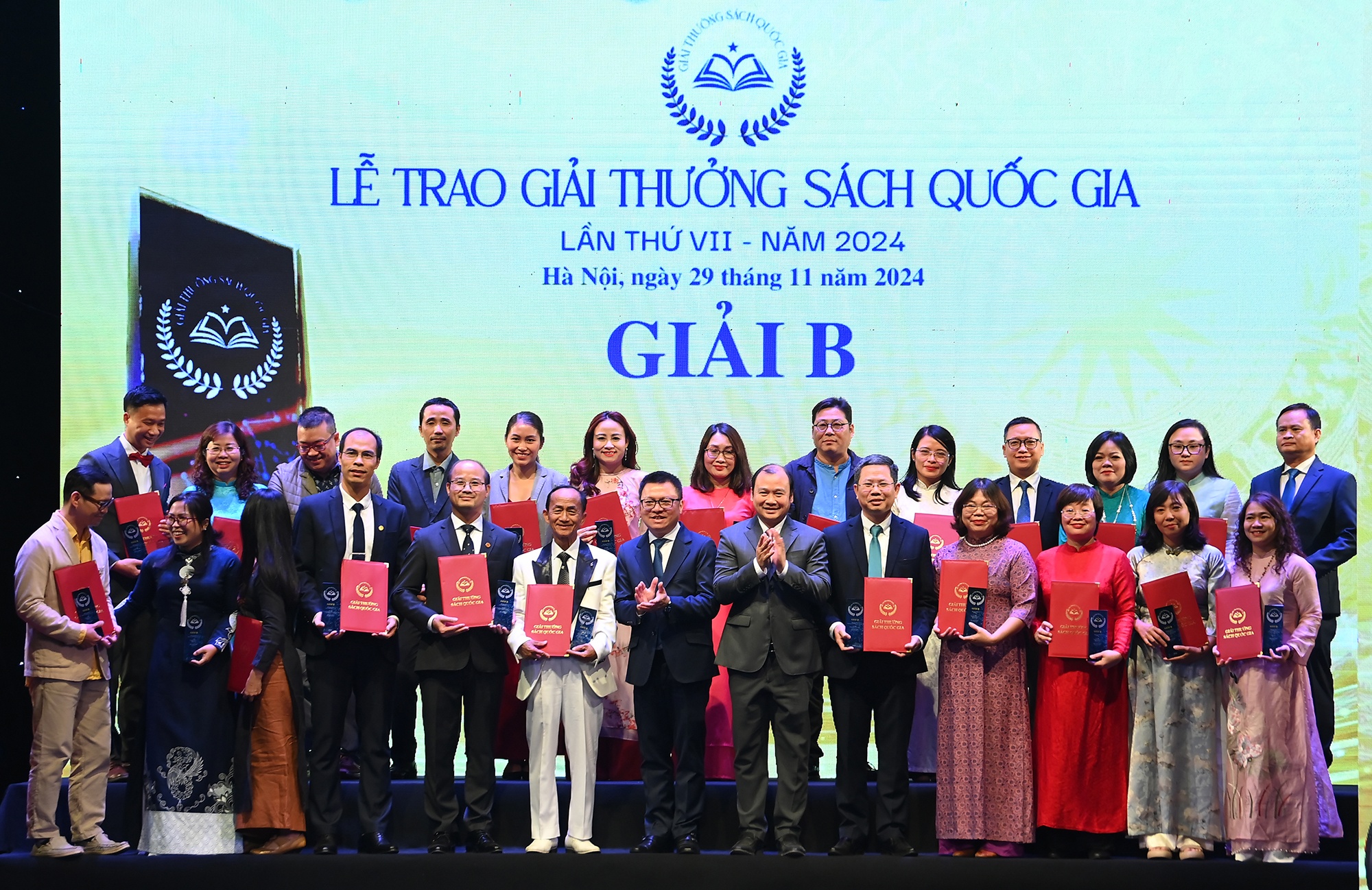 Giai sach quoc gia anh 10