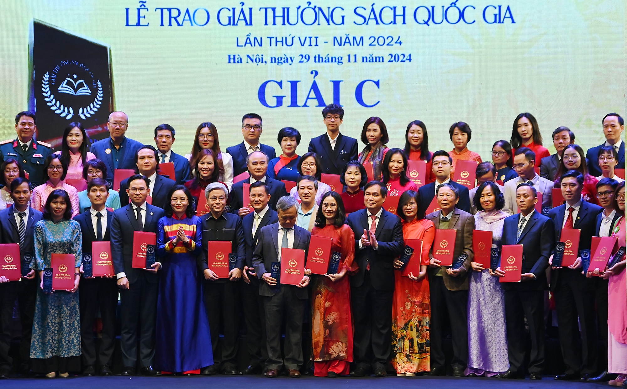 Giai sach quoc gia anh 12