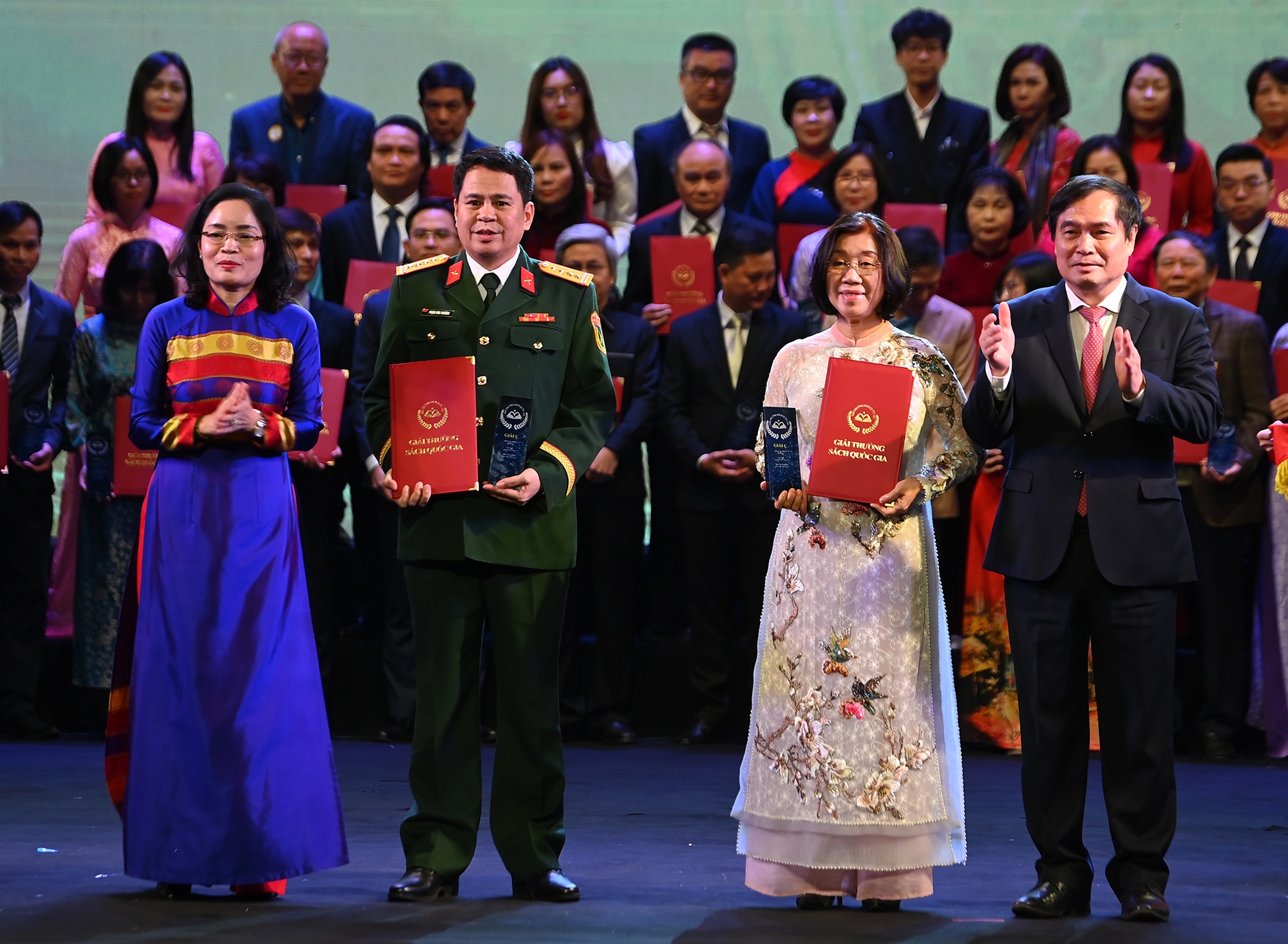 Giai sach quoc gia anh 13