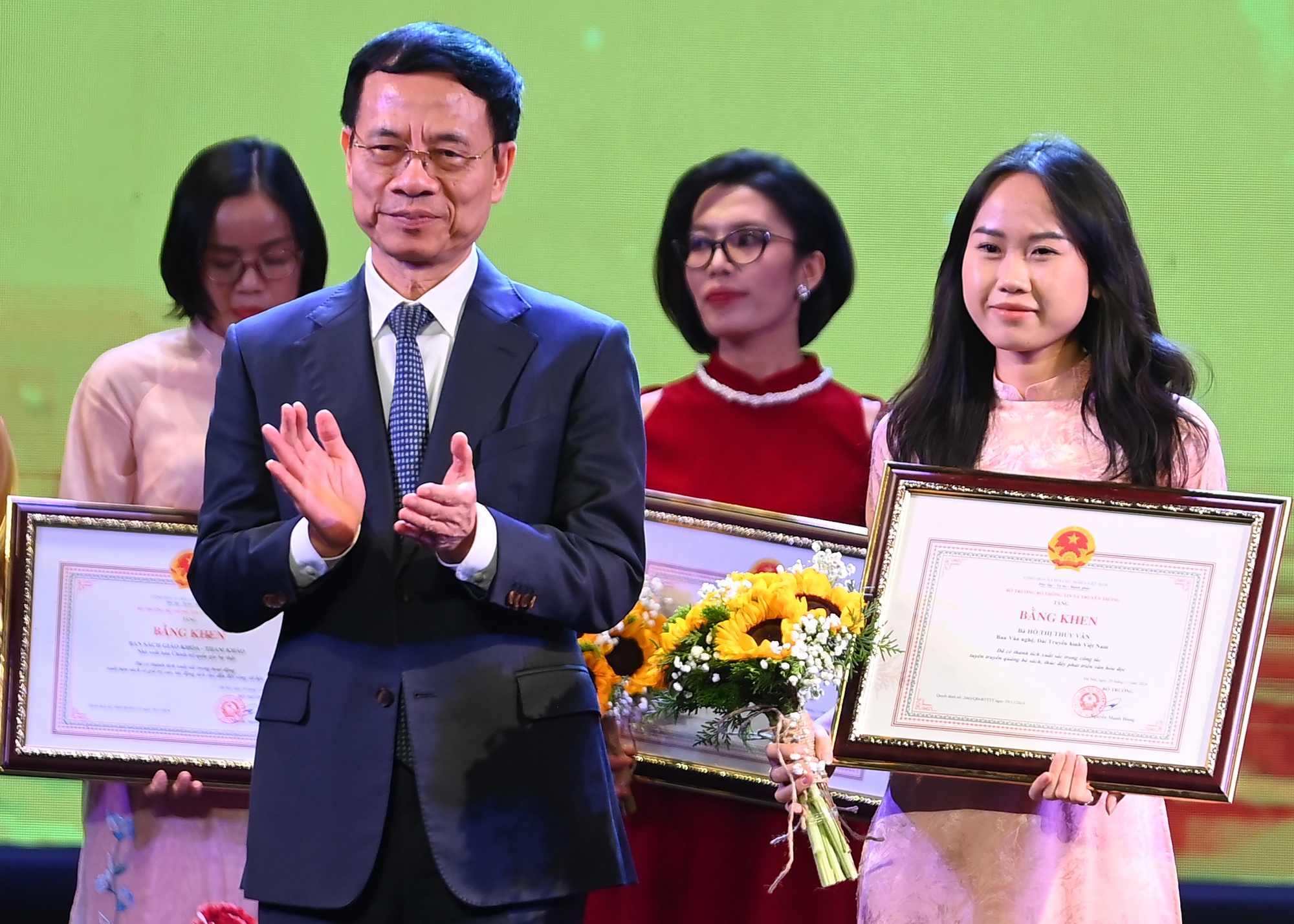 Giai sach quoc gia anh 17