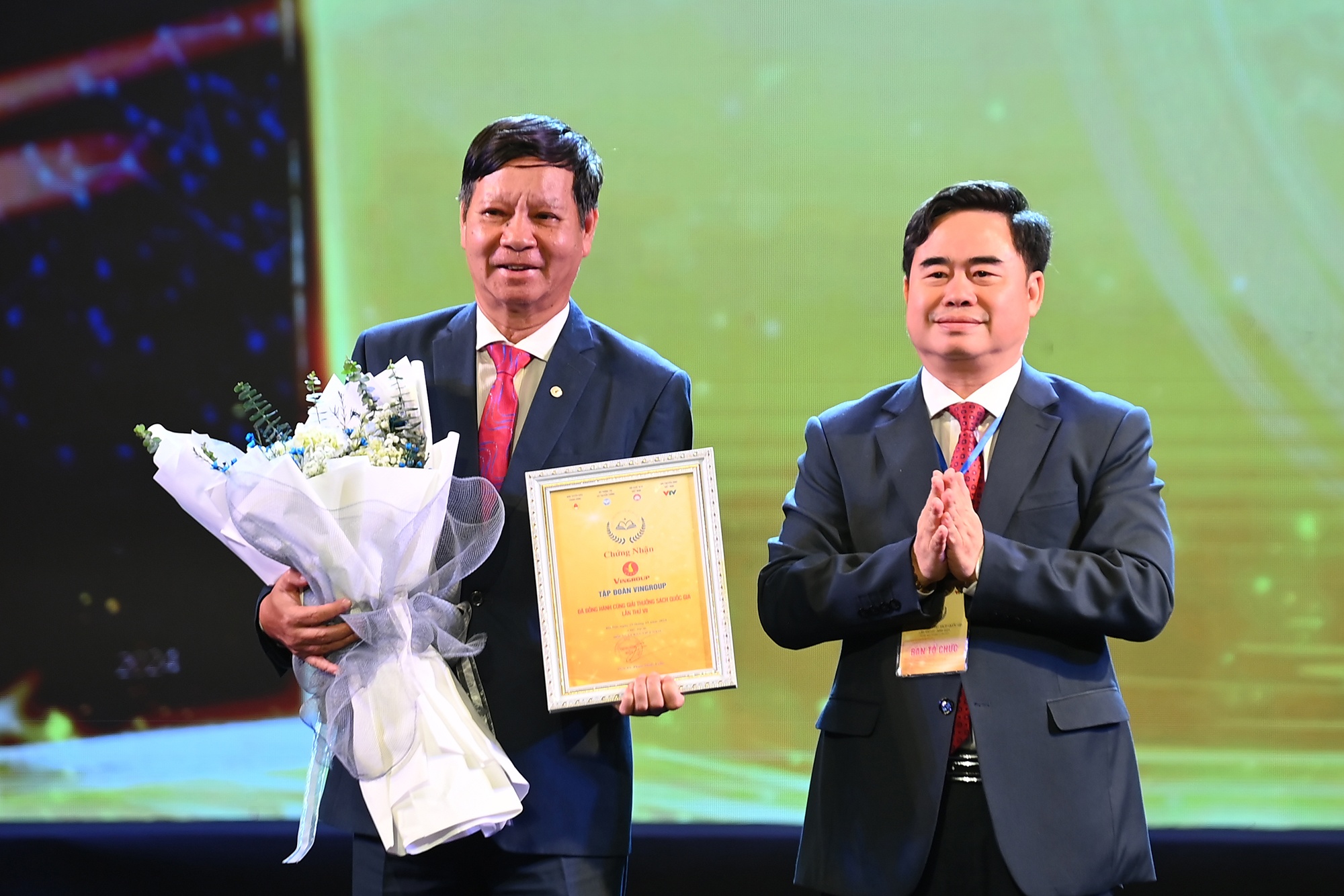 Giai sach quoc gia anh 18