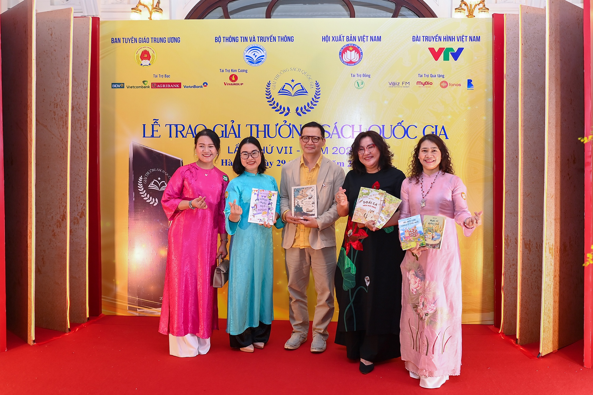 Giai sach quoc gia anh 3