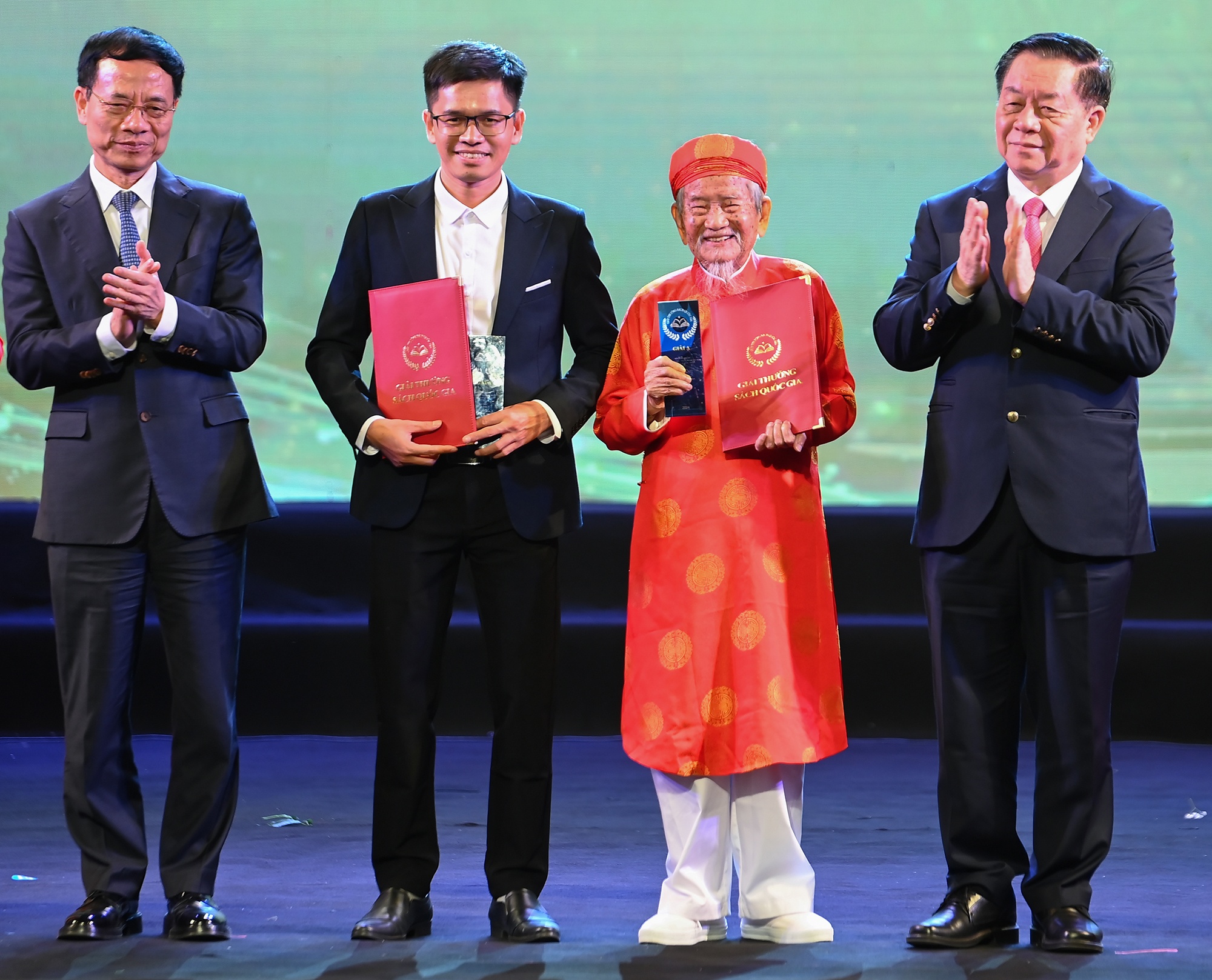 Giai sach quoc gia anh 7