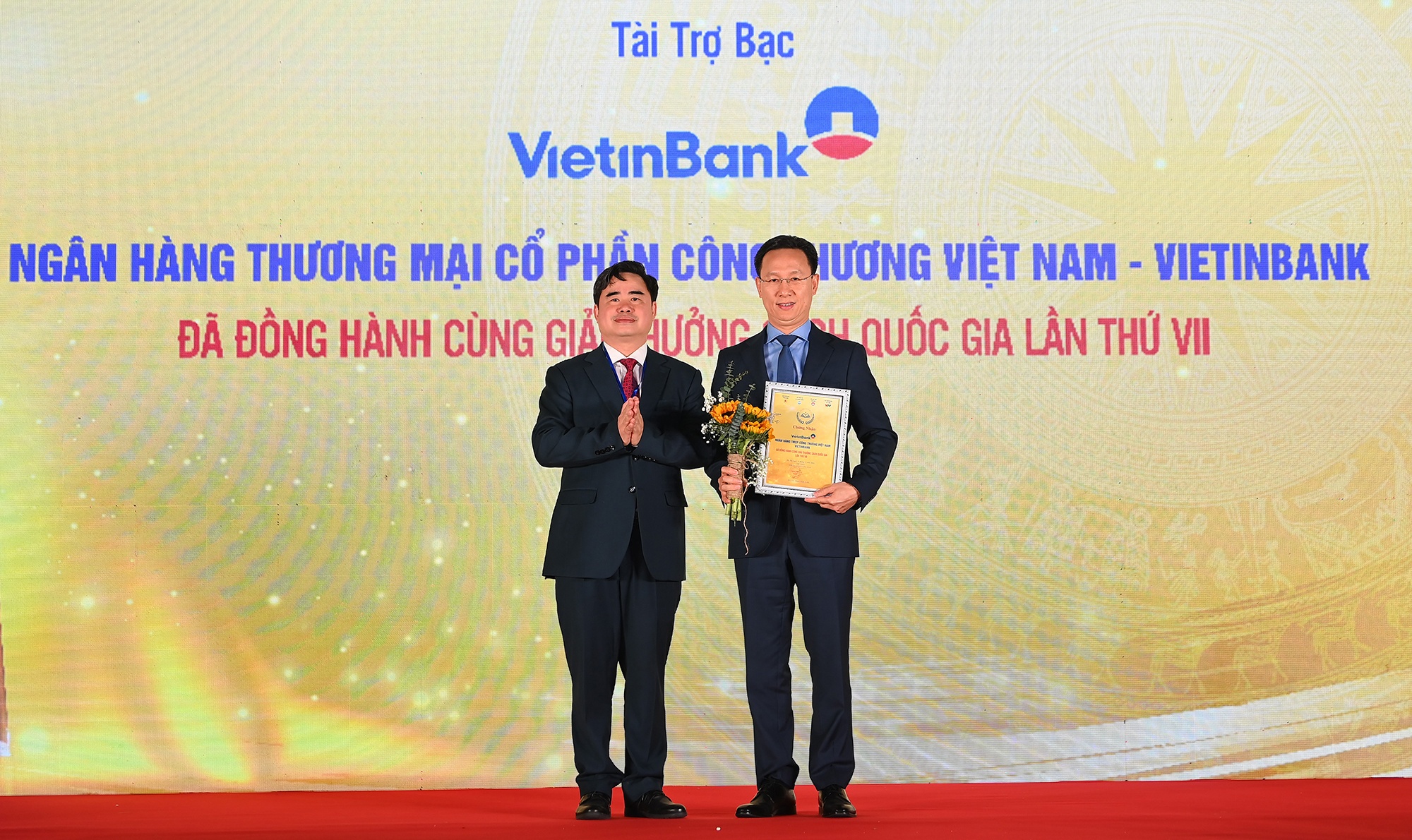 Giai sach quoc gia VII anh 12