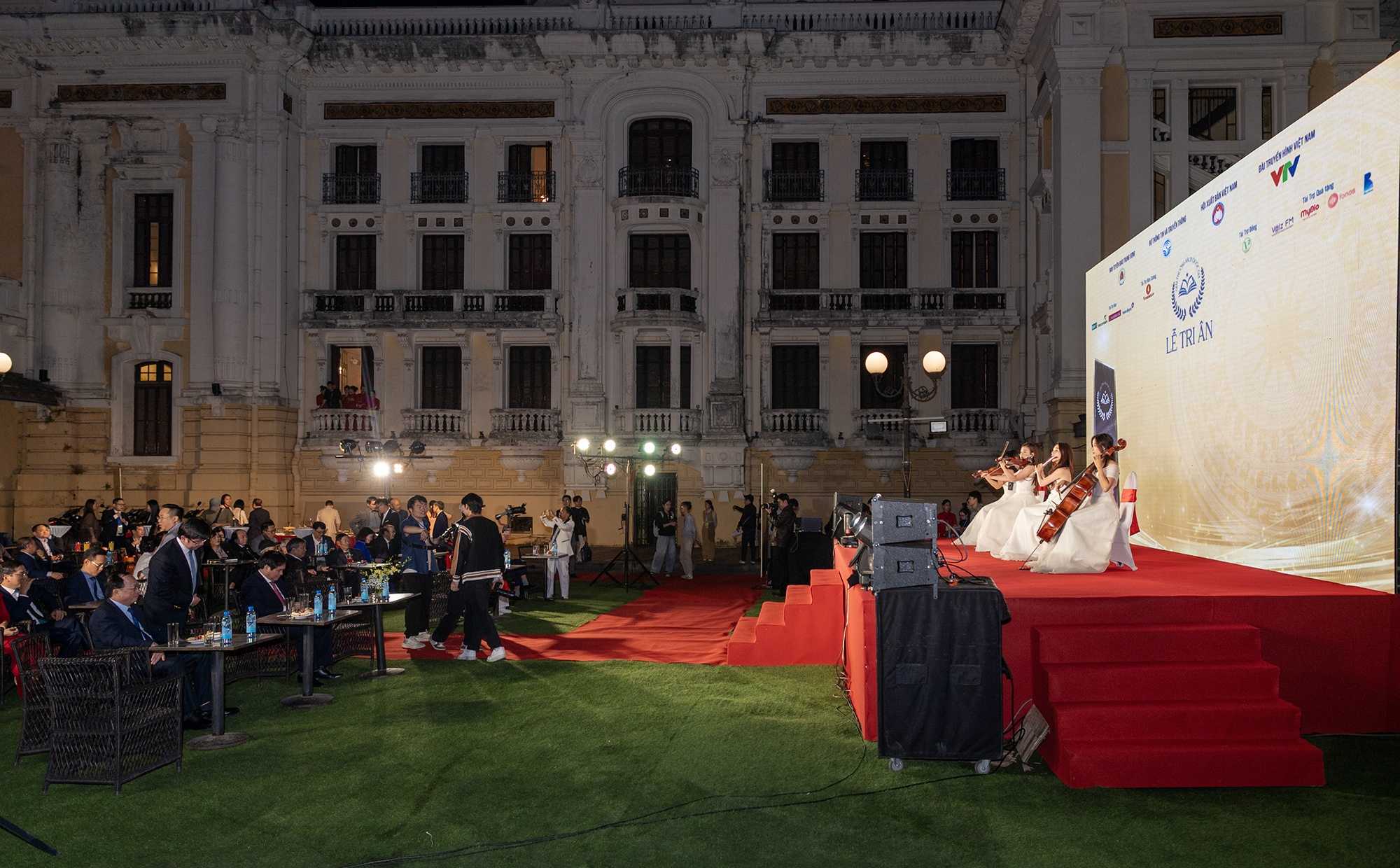 Giai sach quoc gia VII anh 1