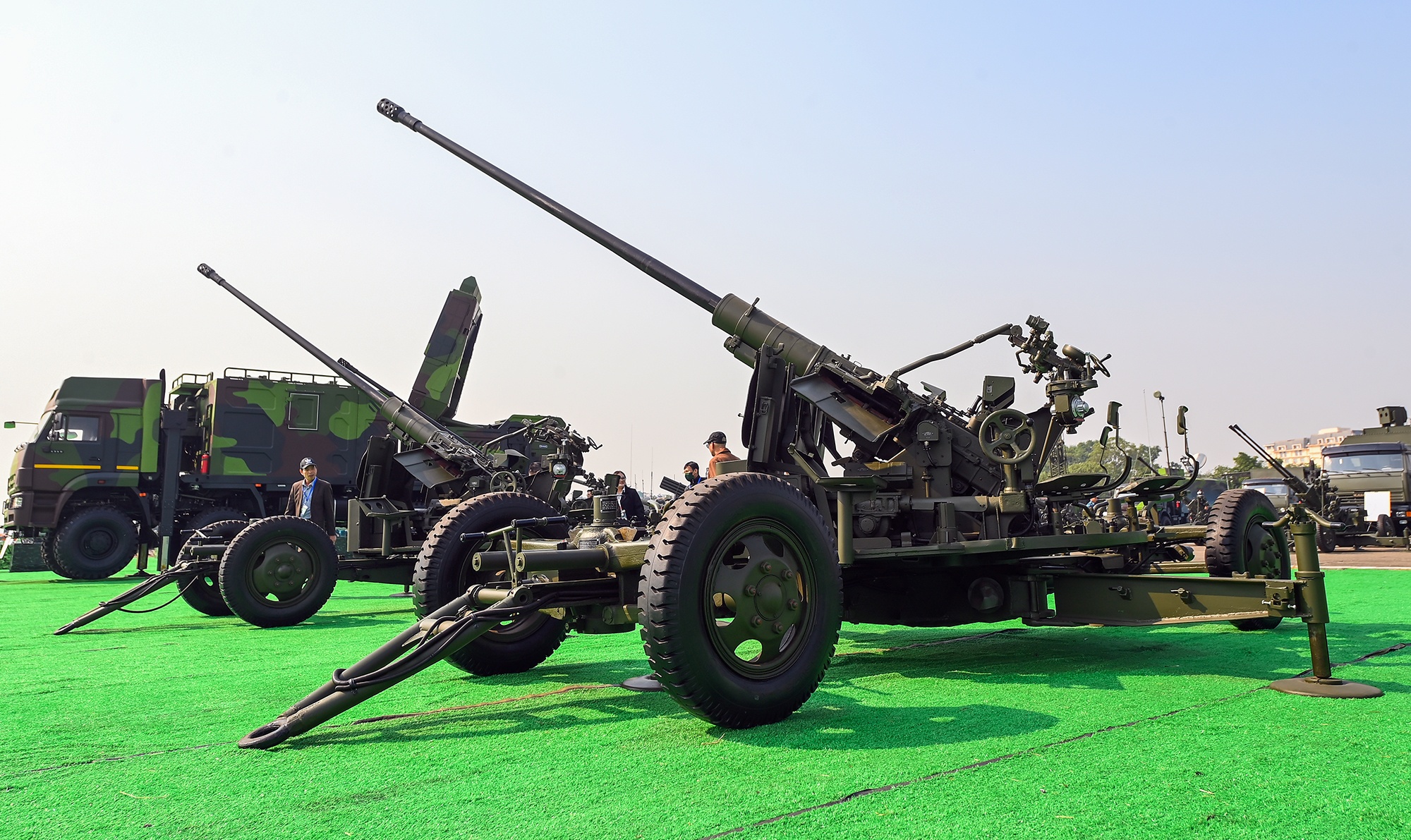 Ngam he thong phao phong khong tu dong lan dau ra mat cong chung hinh anh