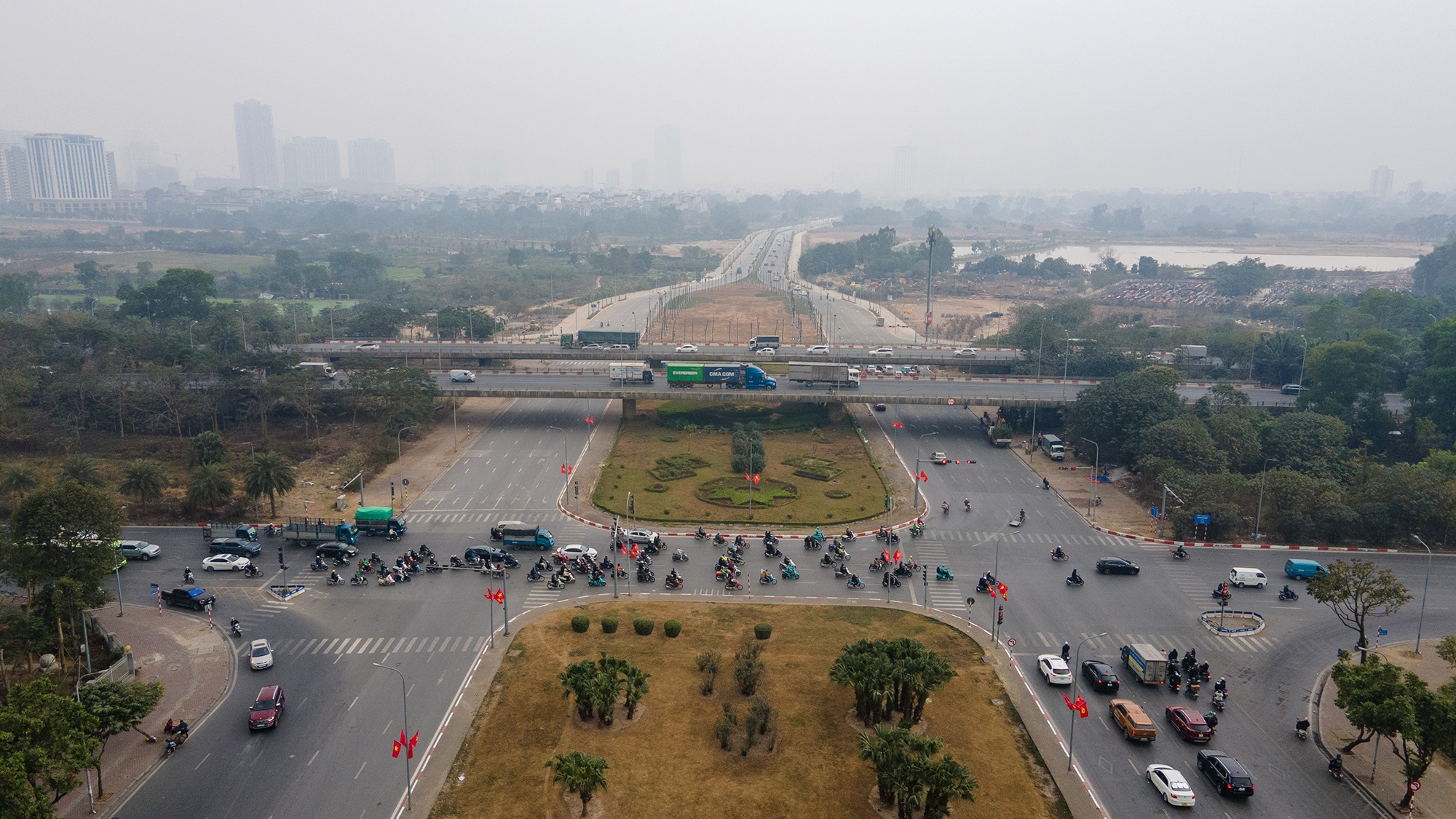 Toan canh tuyen duong Le Quang Dao thong xe dip can Tet hinh anh