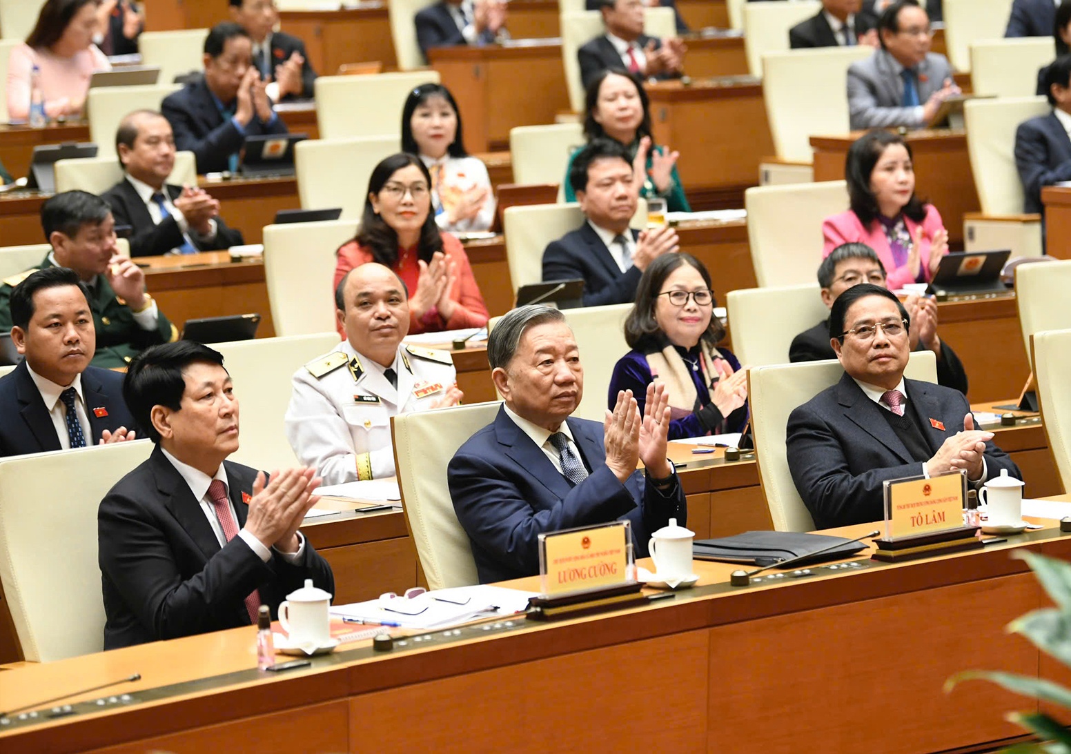 Quoc hoi trong buoi sang khai mac ky hop bat thuong hinh anh