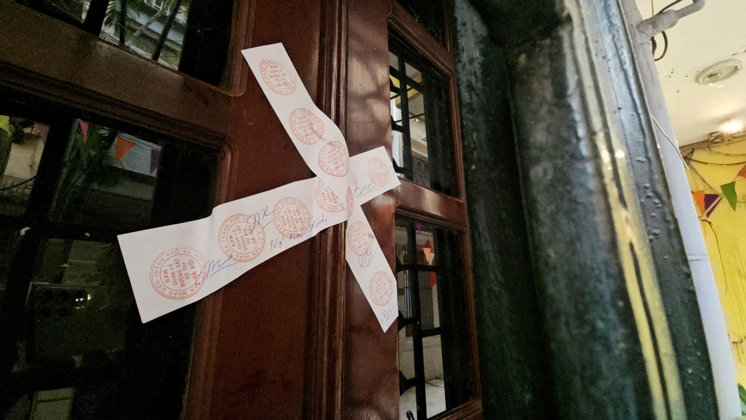 Di doi loat ho dan trong dem o Ha Noi lien quan den khoan ham metro hinh anh