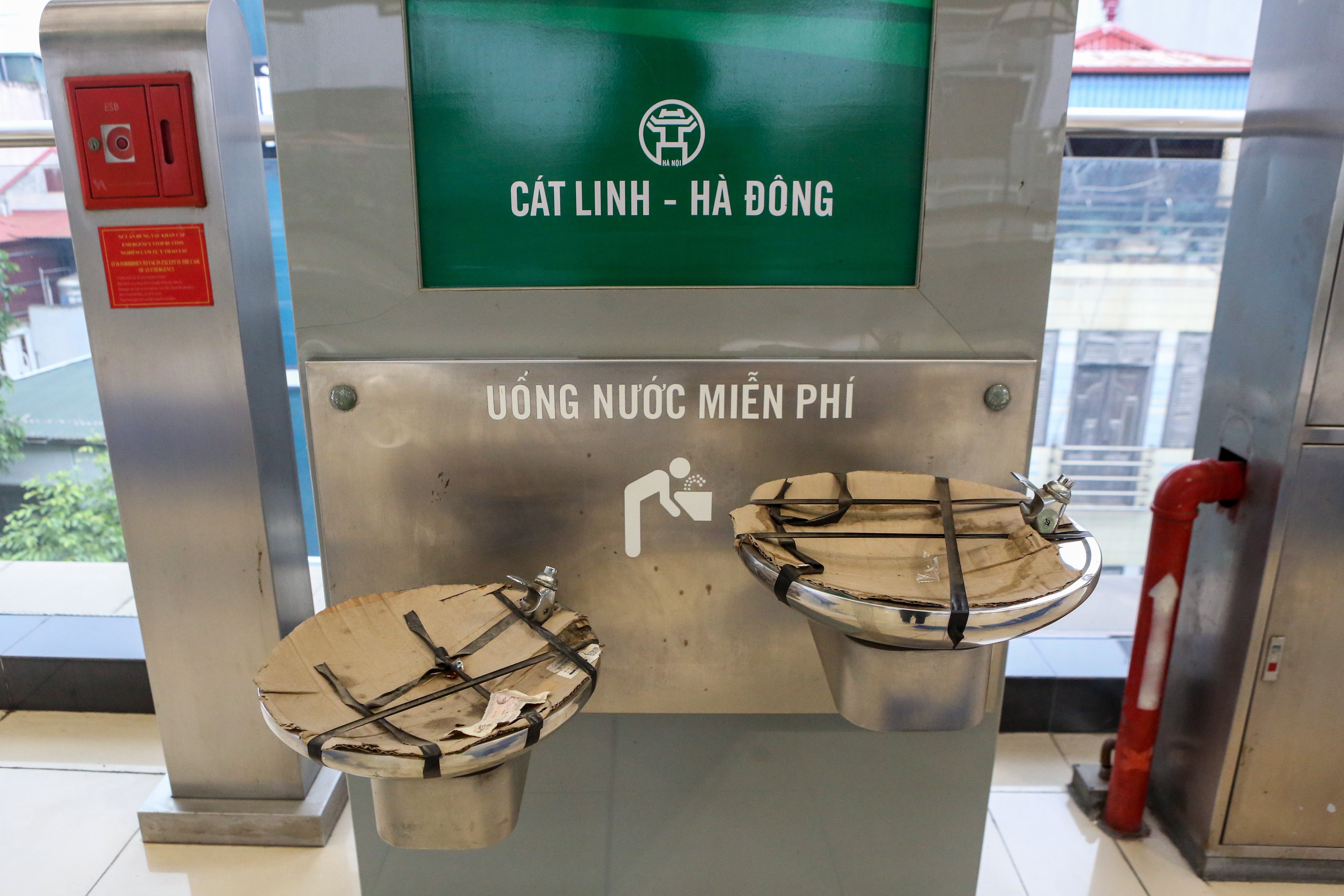 Nhieu nha ga duong sat Cat Linh - Ha Dong bat dau xuong cap hinh anh