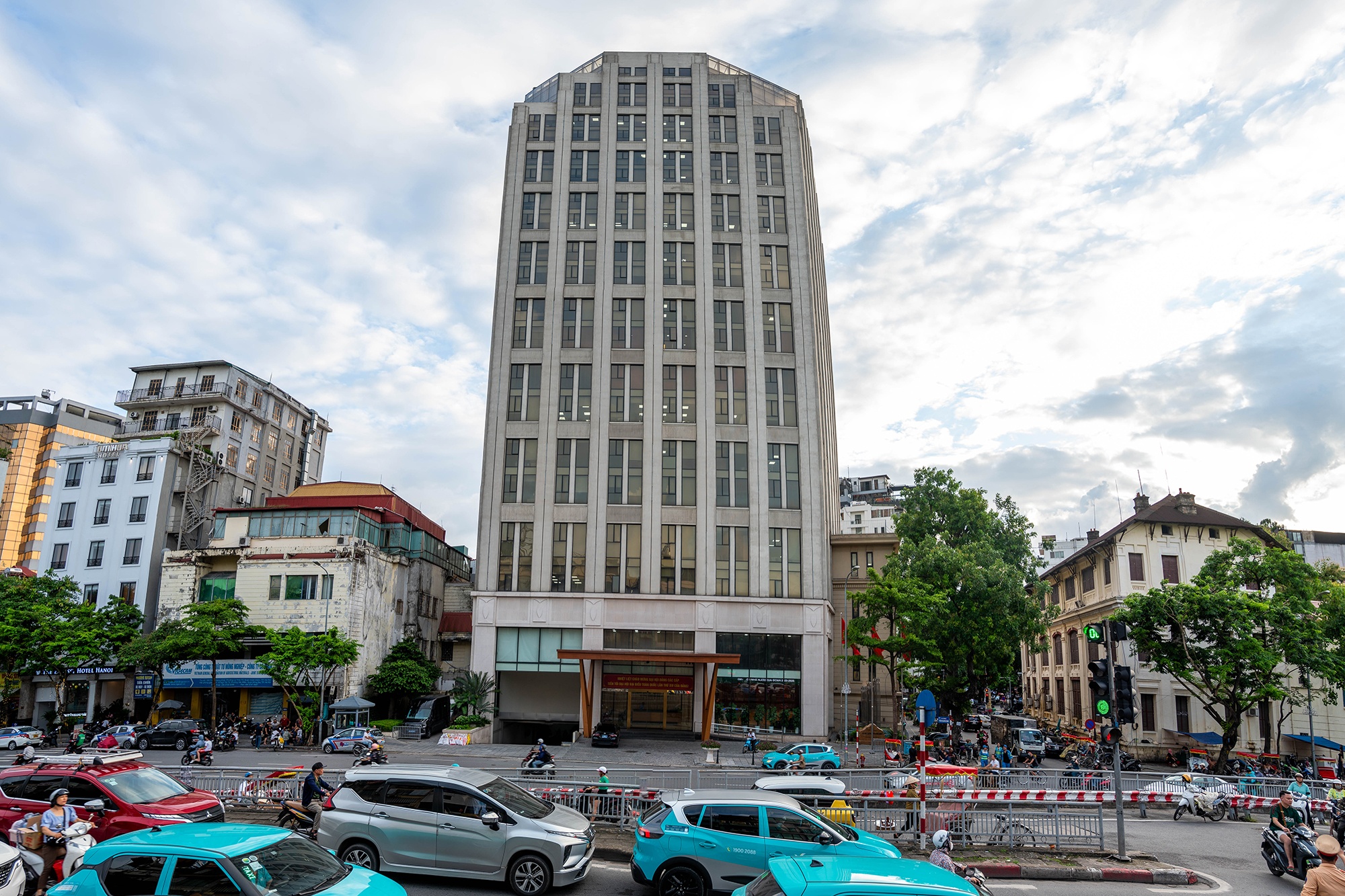 ngan hang thuong mai anh 4