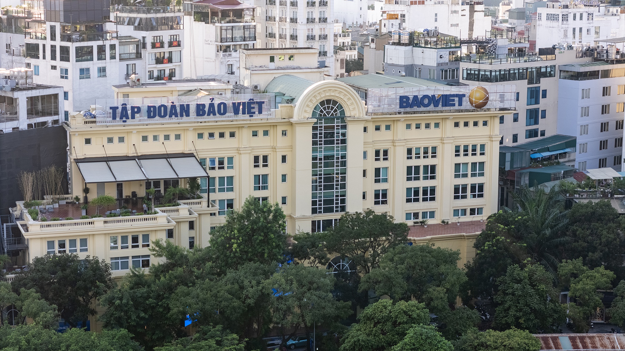 ngan hang thuong mai anh 5