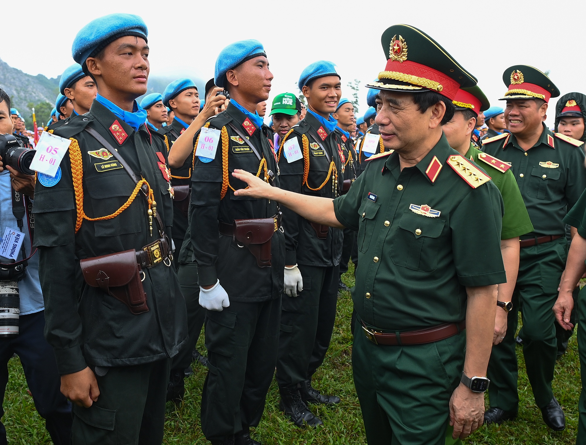 Dai tuong Phan Van Giang kiem tra tong hop luyen dieu binh 2/9 hinh anh