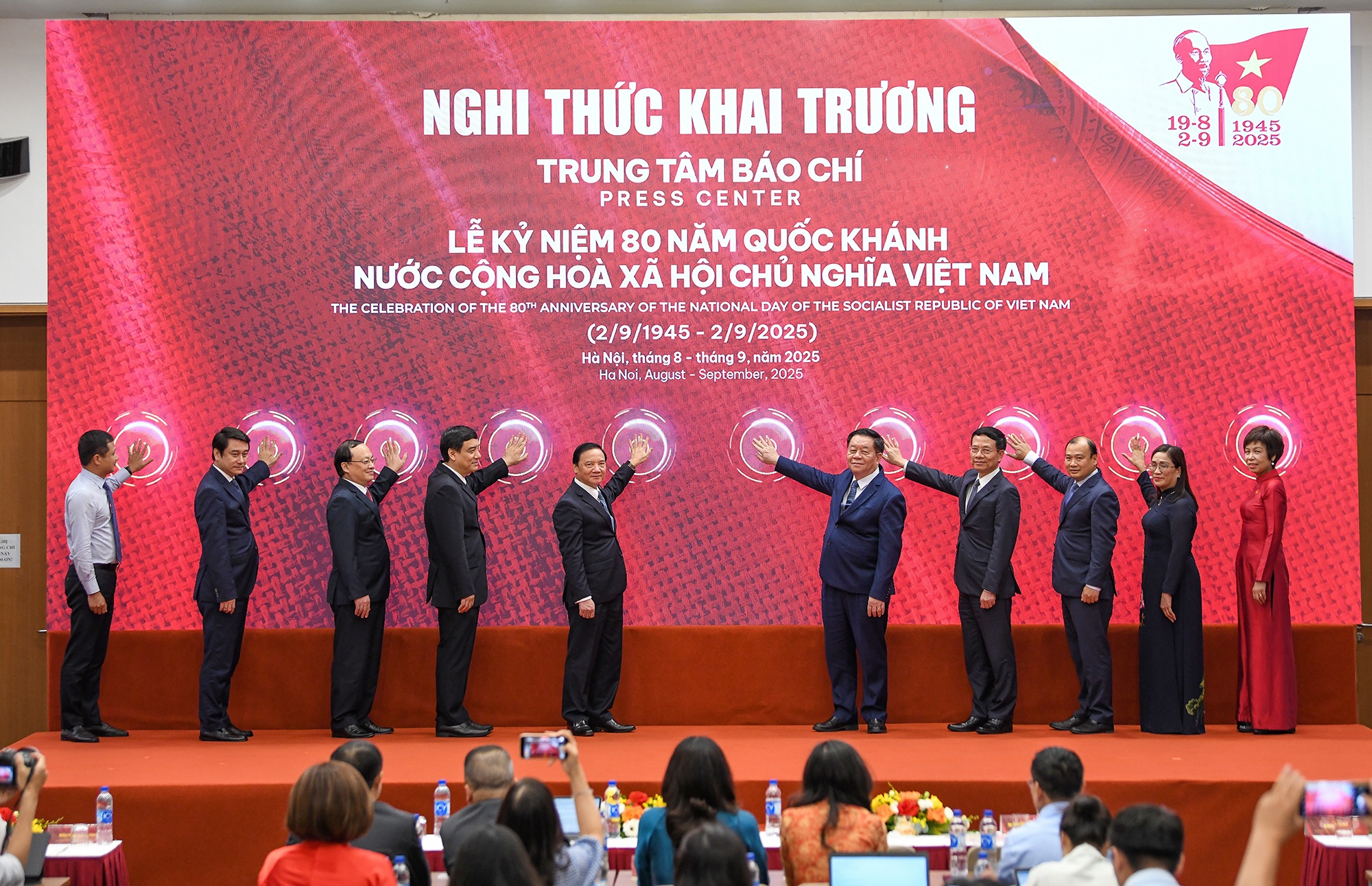 Tem 80 nam Quoc Khanh anh 2