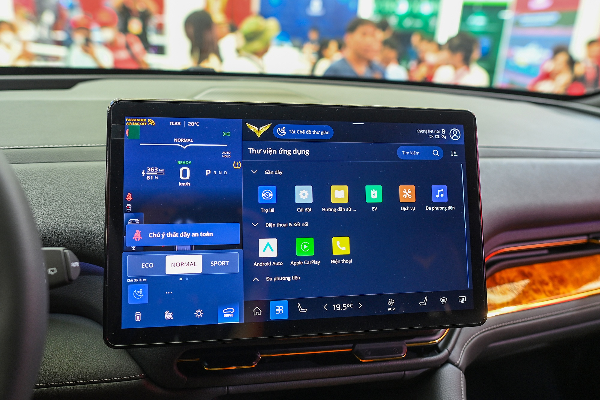 VinFast Lac Hong 900 LX anh 9