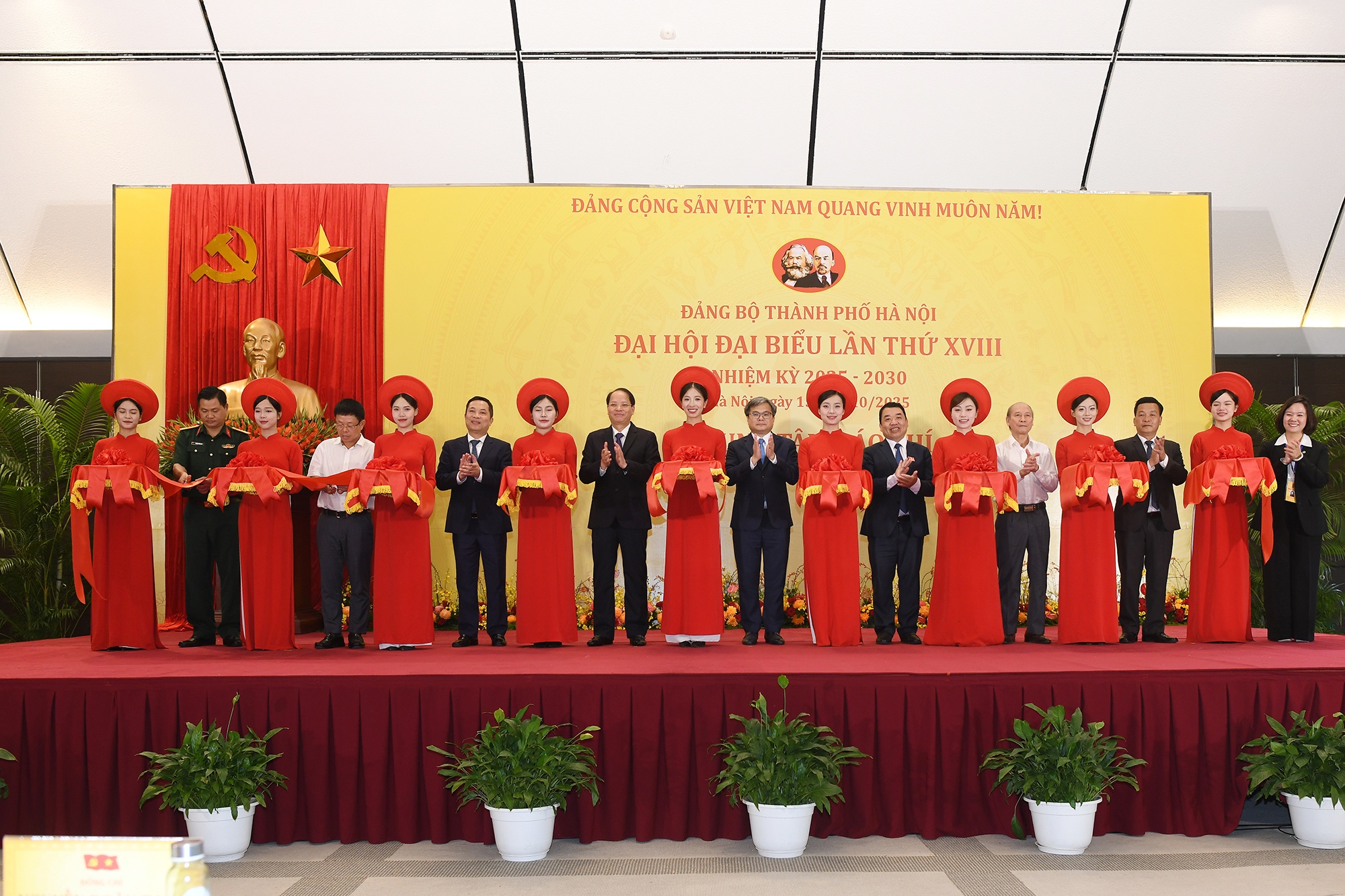 Dai hoi Dang Ha Noi anh 4