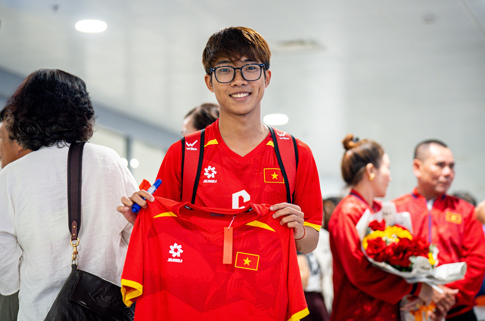 U22 Viet Nam ve nuoc anh 6