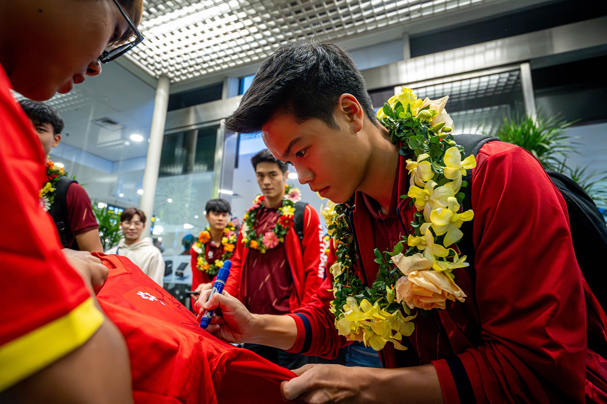 U22 Viet Nam ve nuoc anh 9