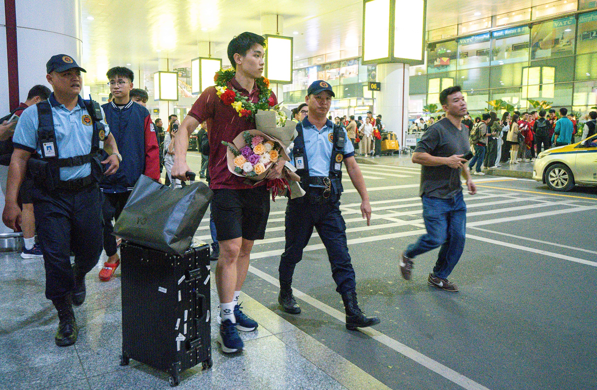 U22 Viet Nam ve nuoc anh 10