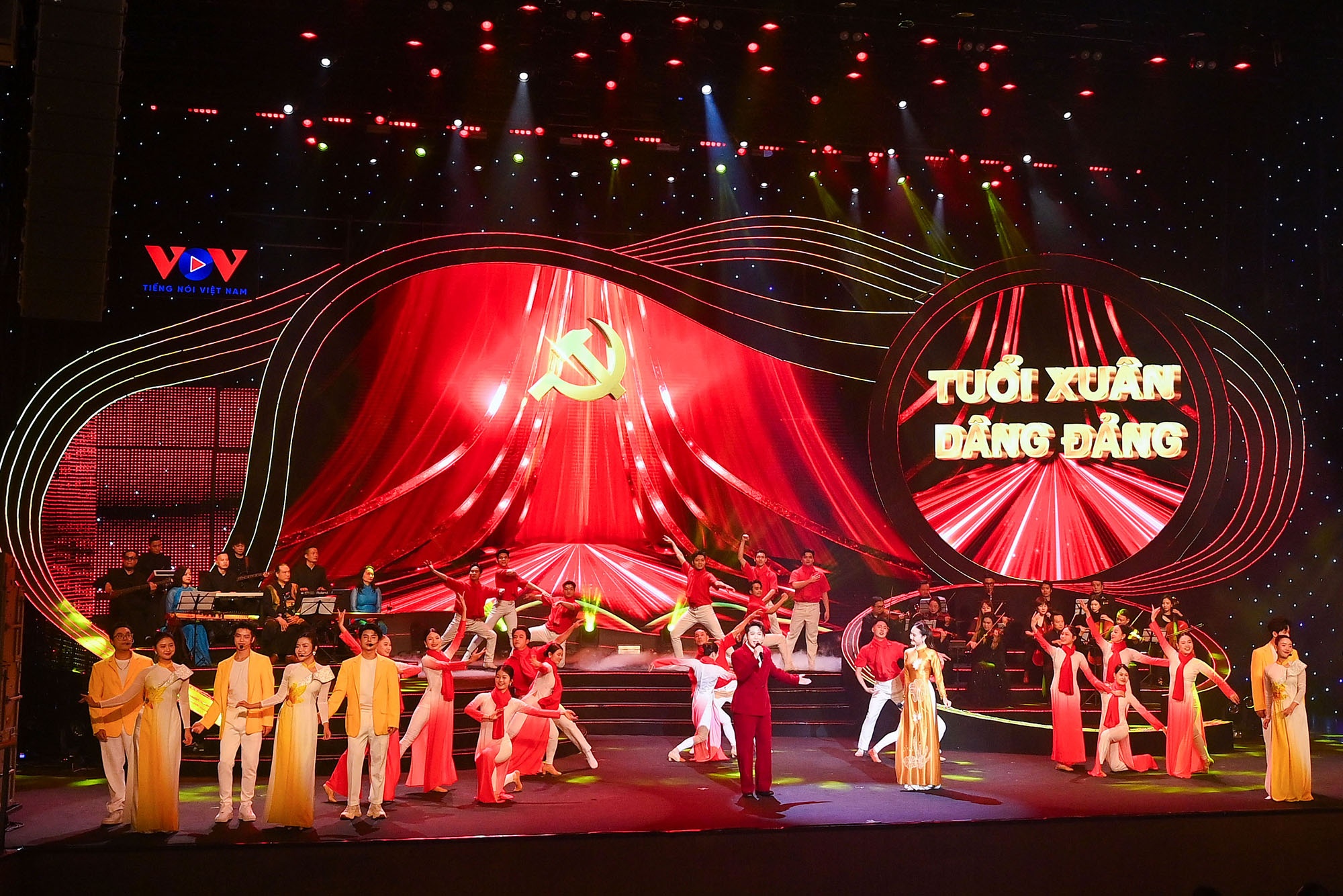 Hung trang chuong trinh nghe thuat 'Voi Dang ven toan niem tin yeu' hinh anh