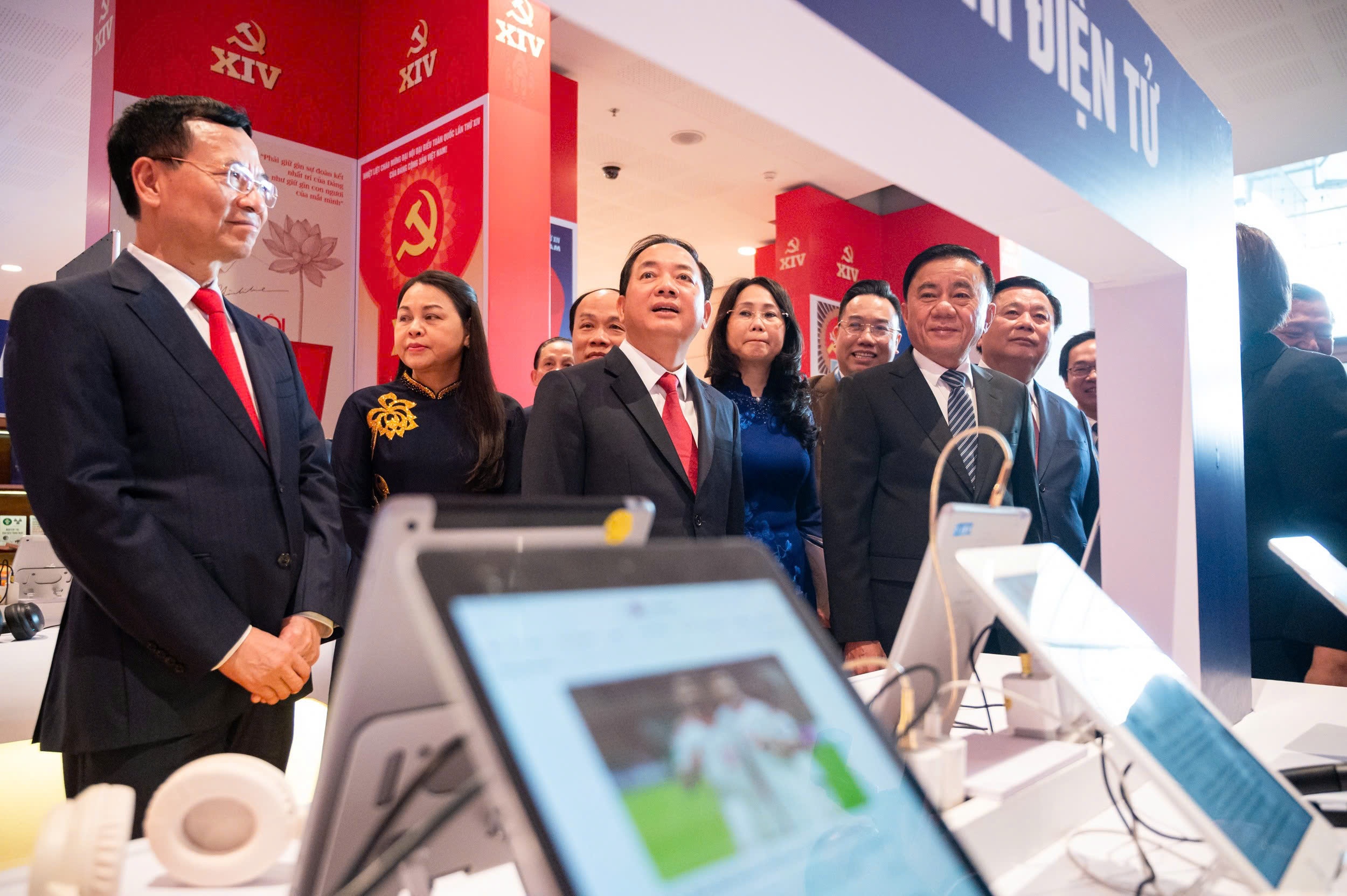 Dai hoi Dang XIV anh 3