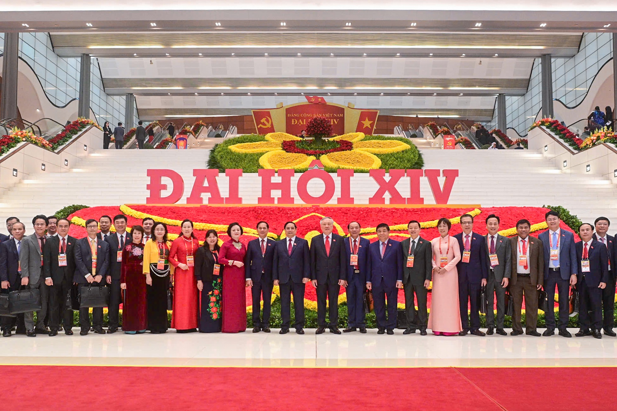 Dai bieu Dai hoi XIV trong buoi sang khai mac hinh anh