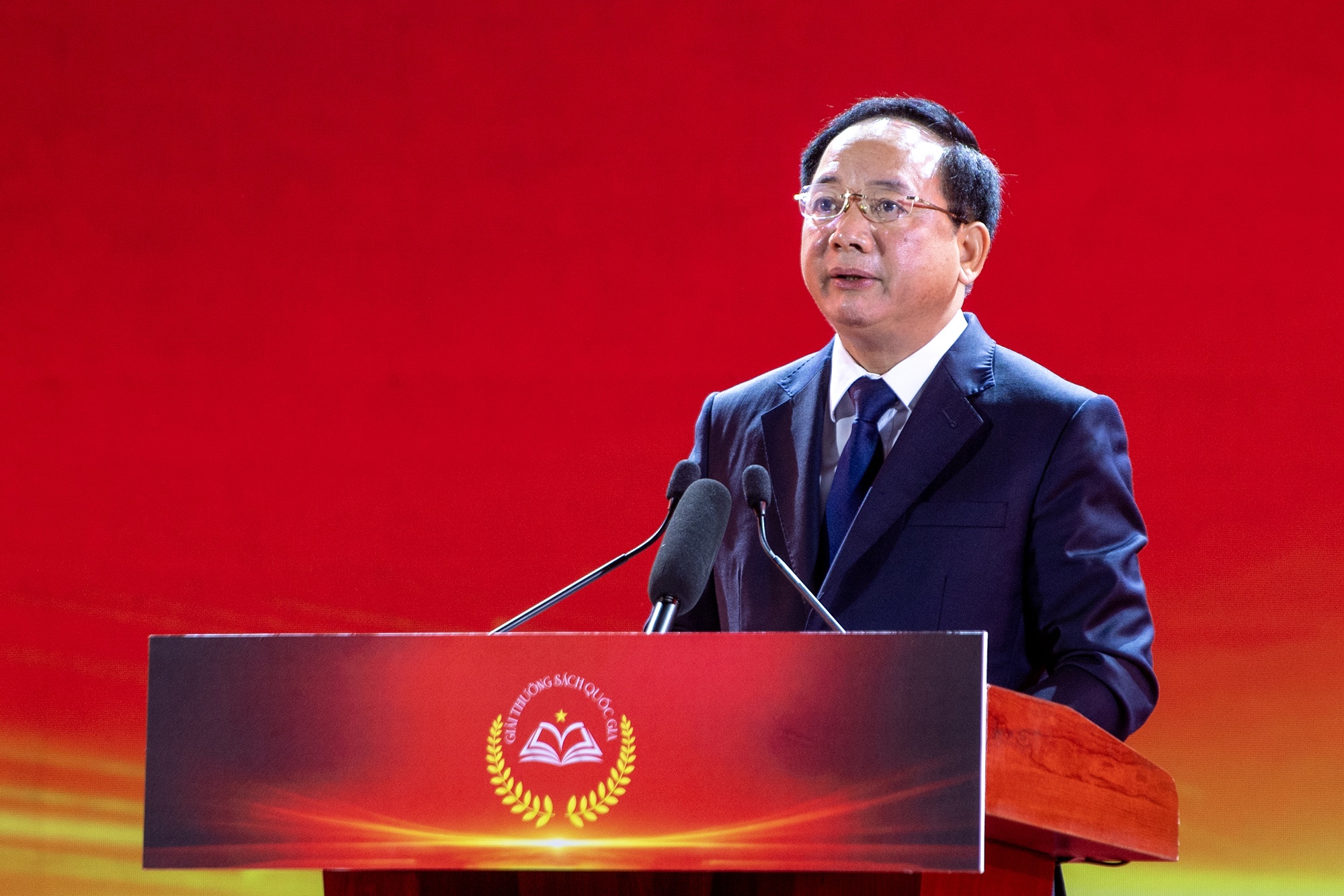 Le trao giai sach anh 2