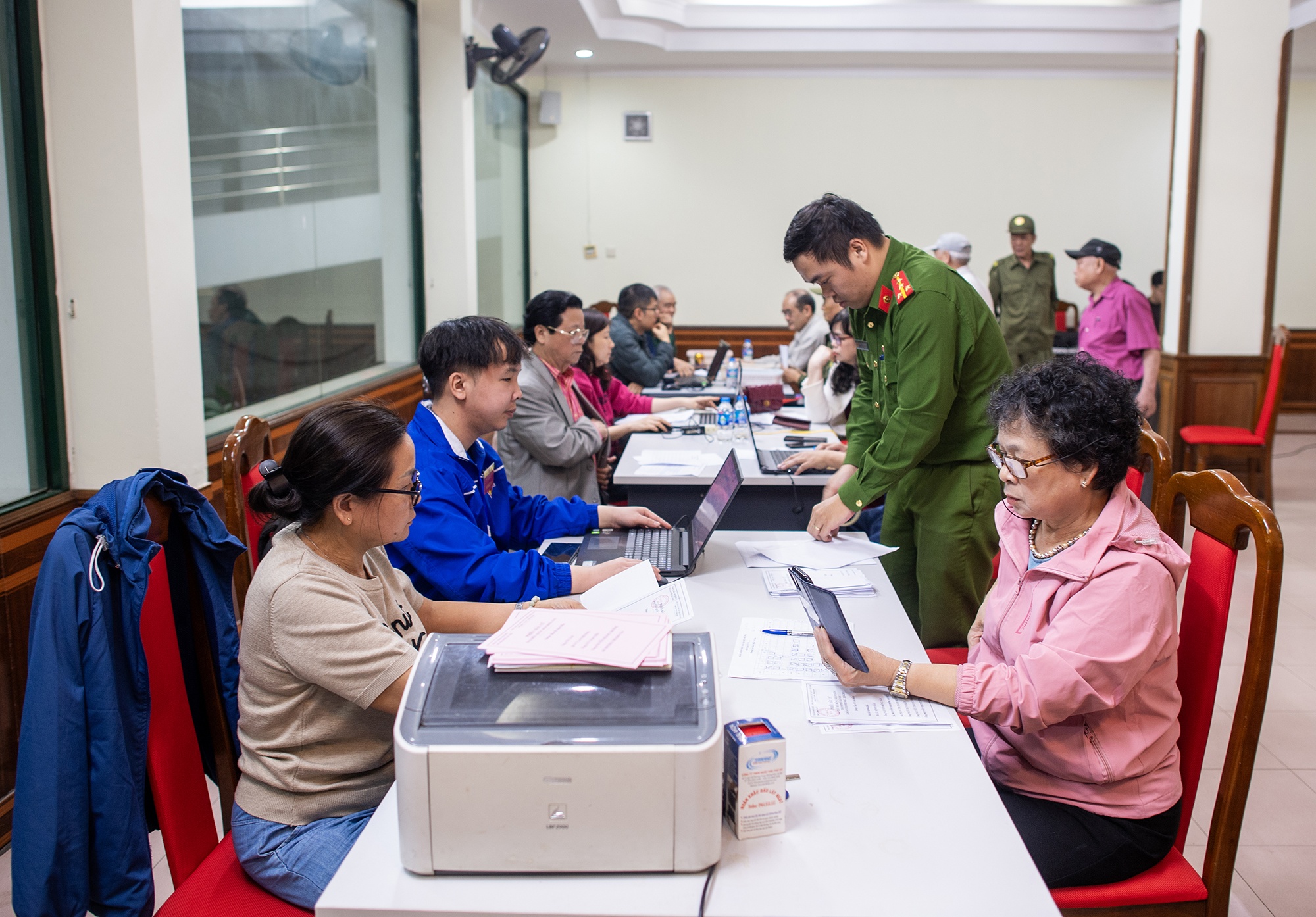 Bau cu Quoc hoi anh 2