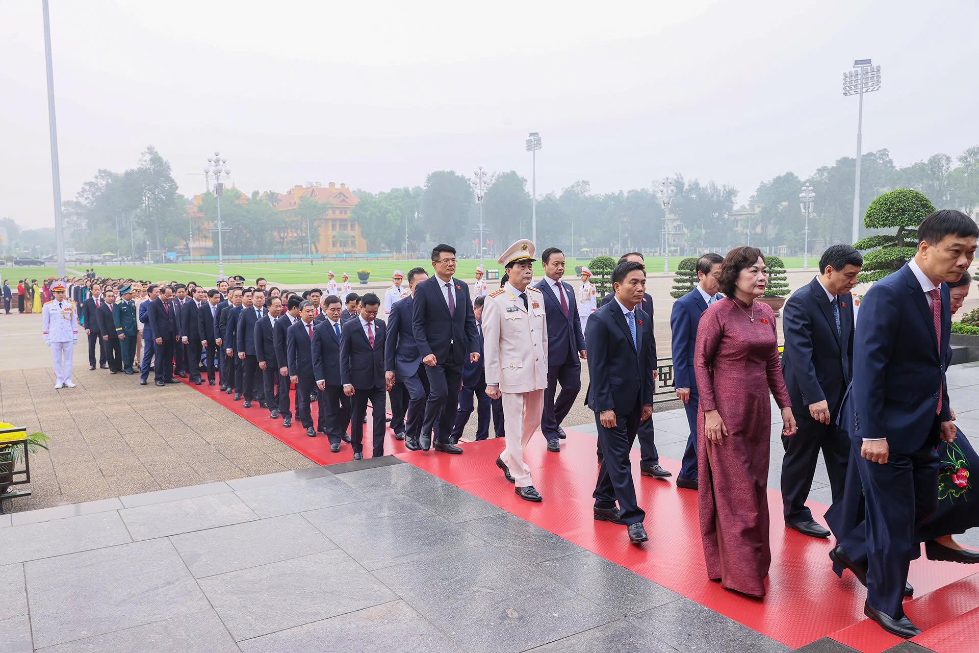 Quoc hoi khoa XVI anh 7