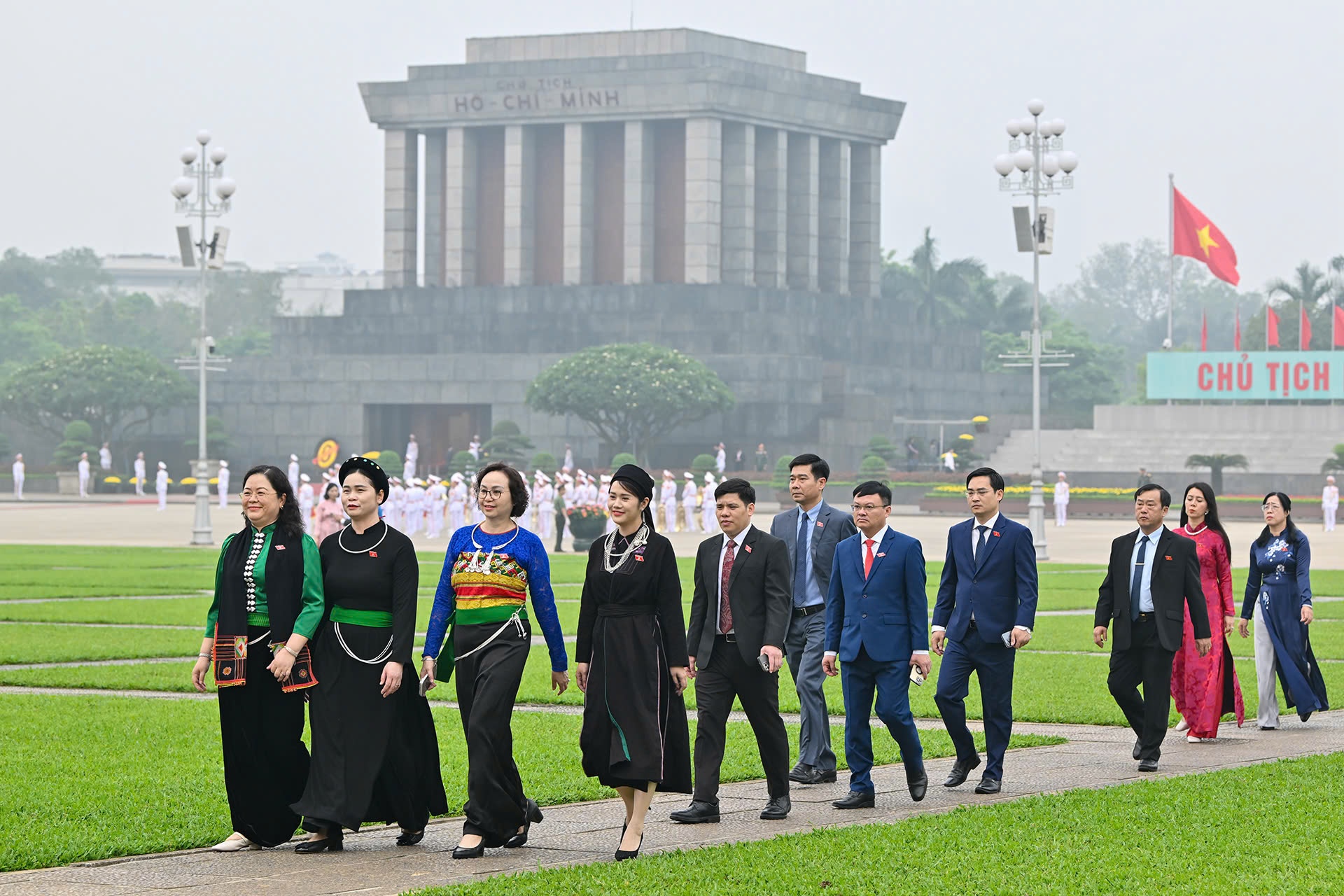 Quoc hoi khoa XVI anh 8