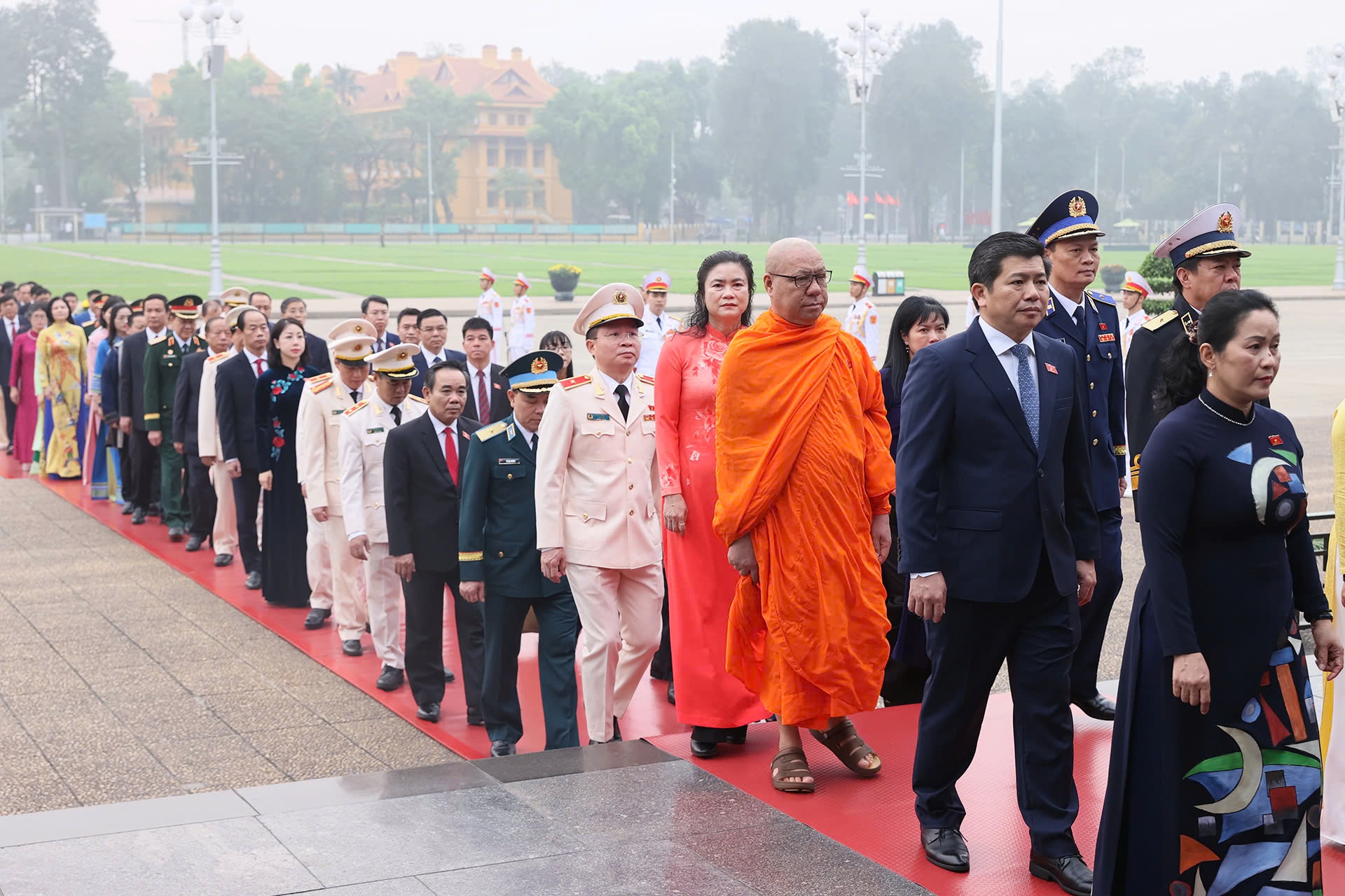 Quoc hoi khoa XVI anh 9