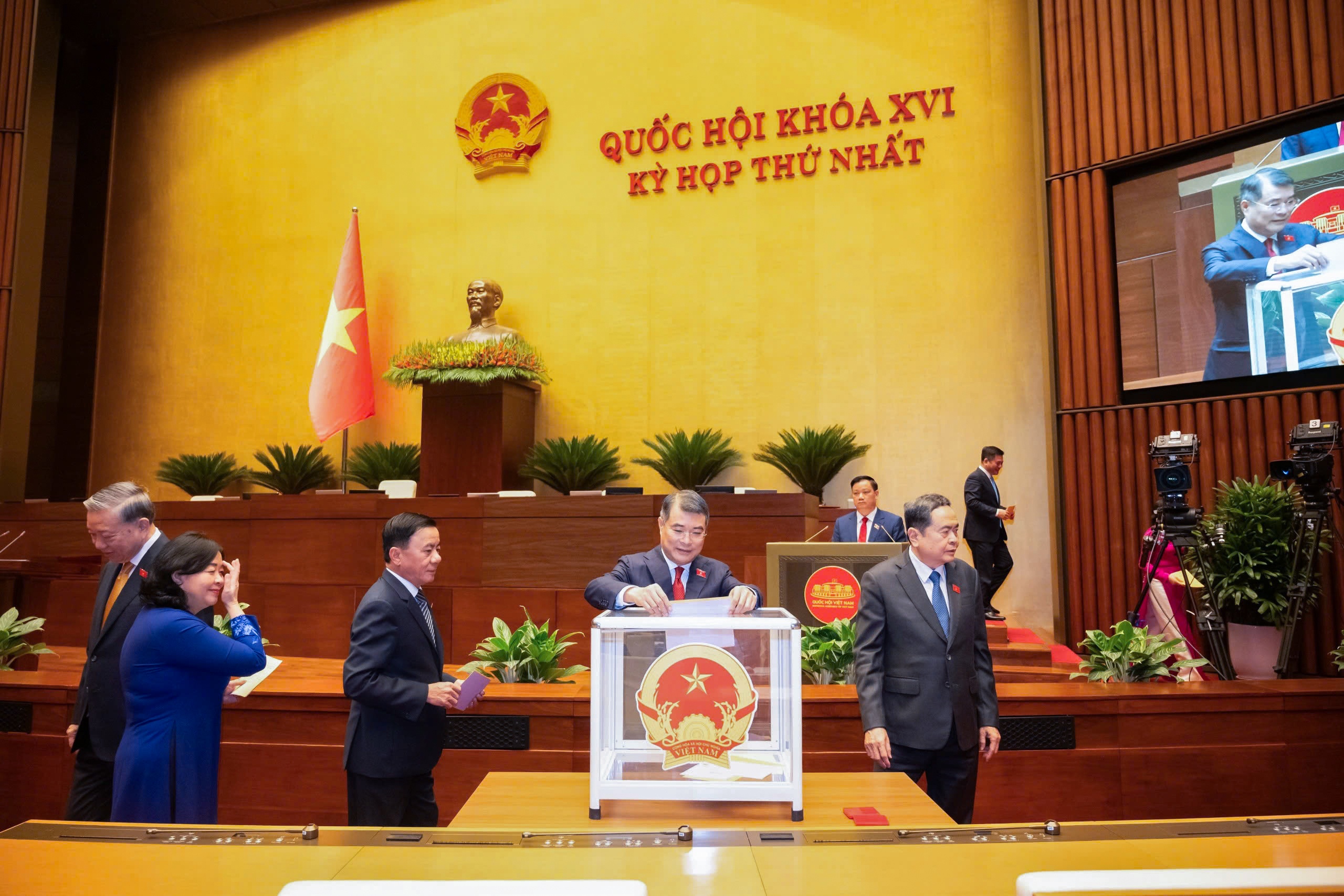 Thu tuong Le Minh Hung anh 2