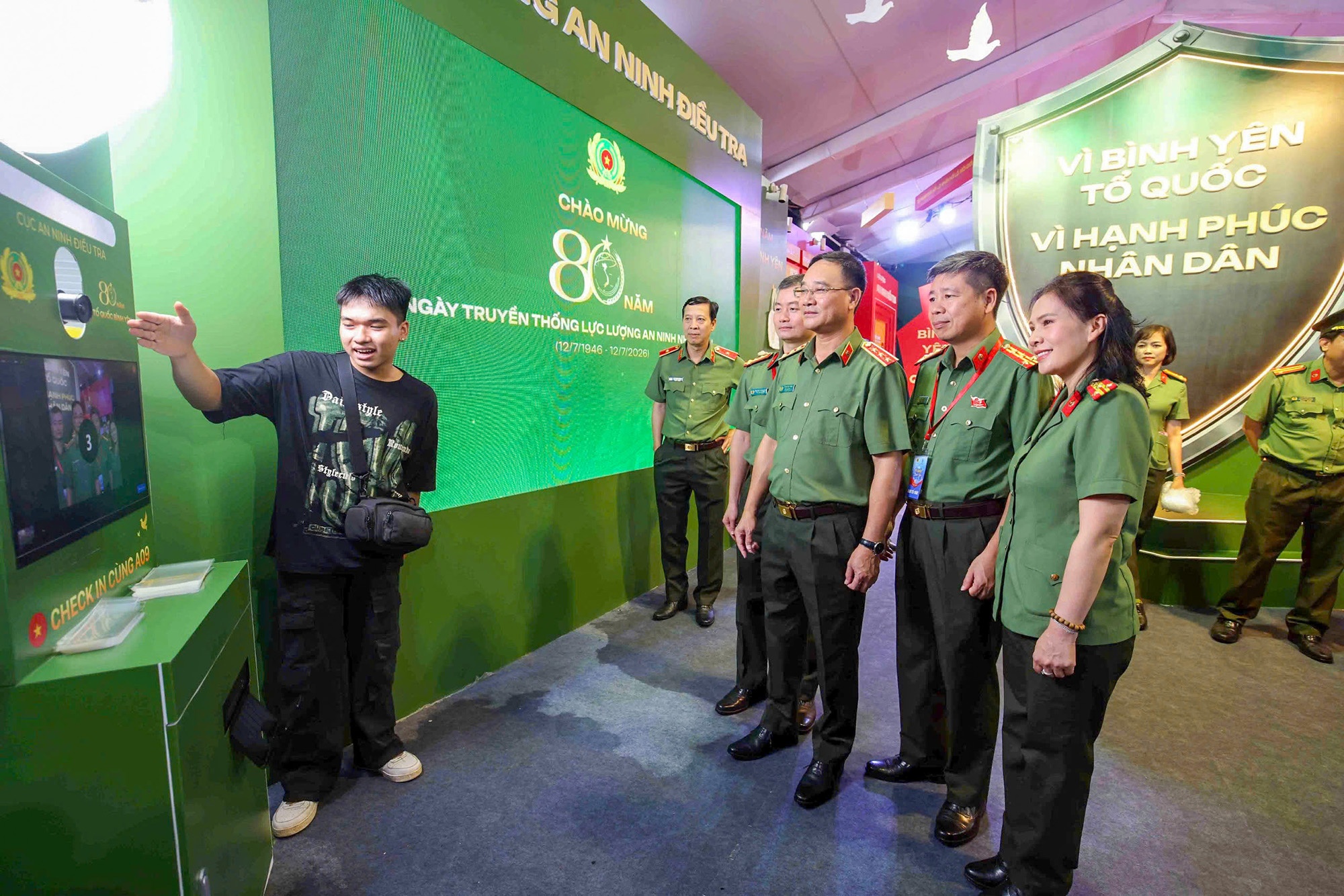 80 nam An ninh anh 2