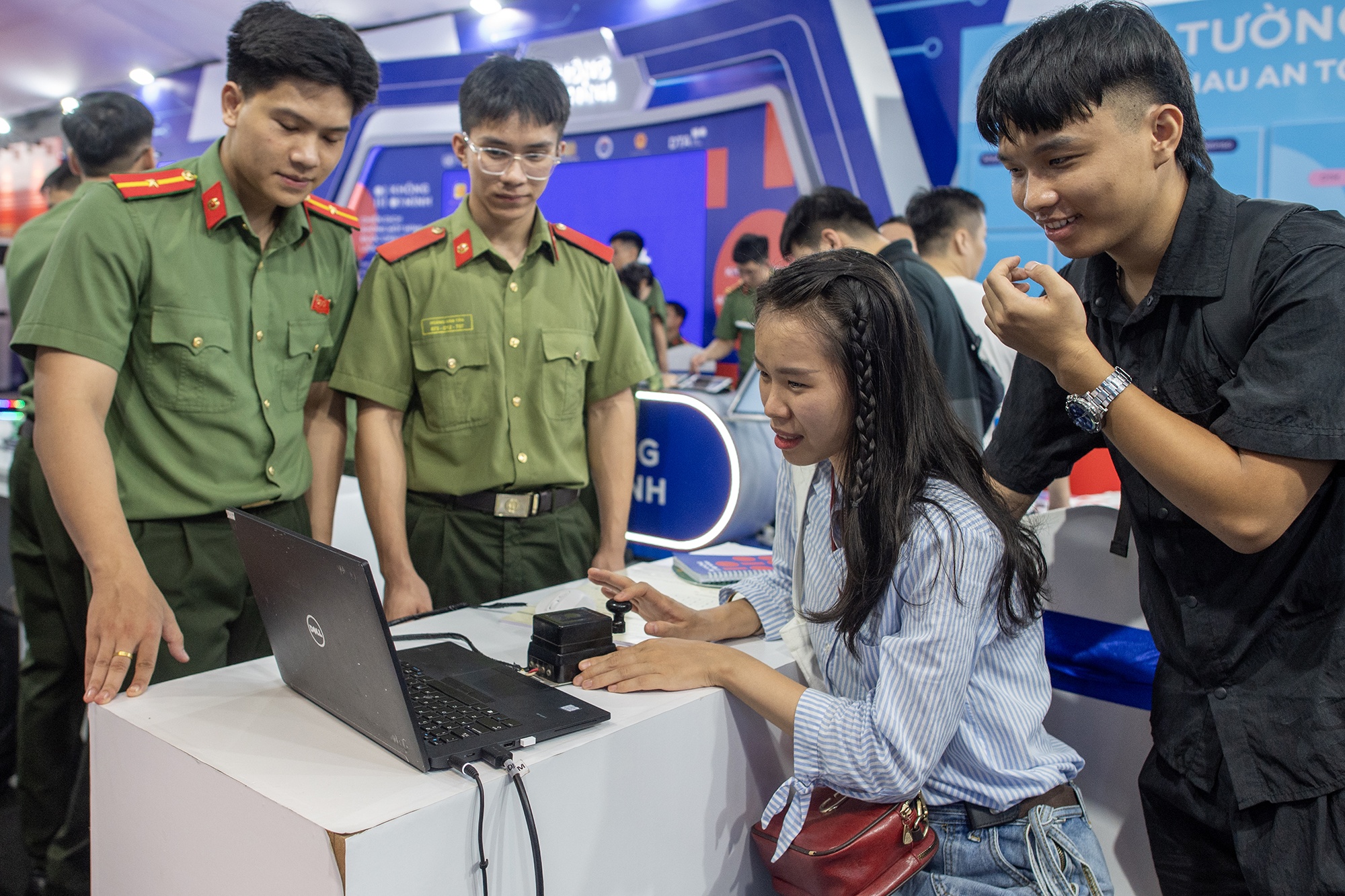 80 nam An ninh anh 7