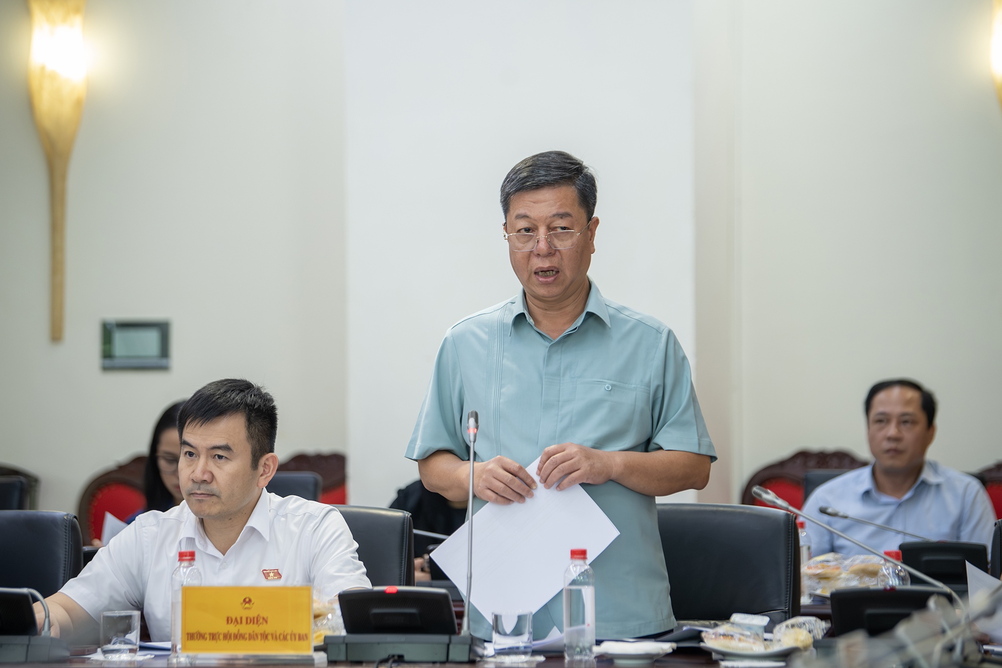 tập đo&agrave;n xuất bản ảnh 4