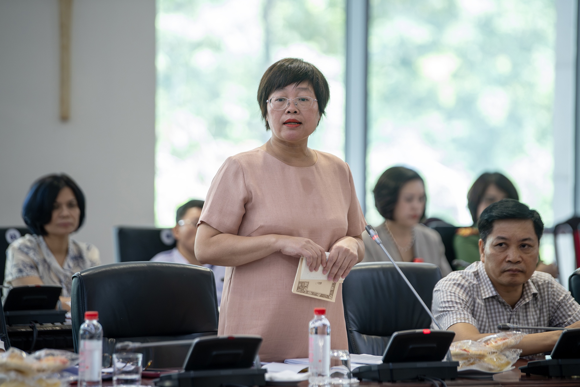 tập đo&agrave;n xuất bản ảnh 7
