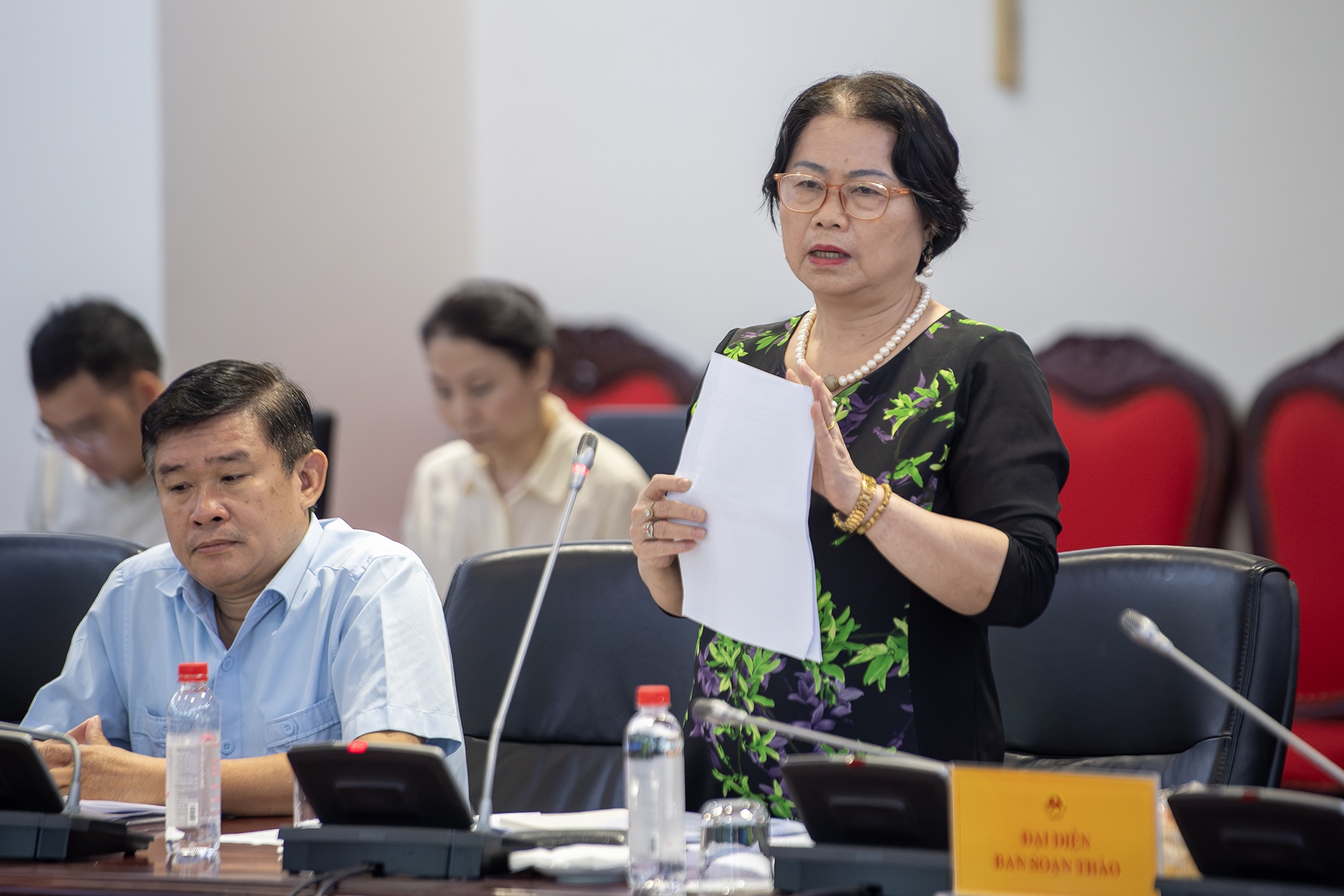tập đo&agrave;n xuất bản ảnh 8