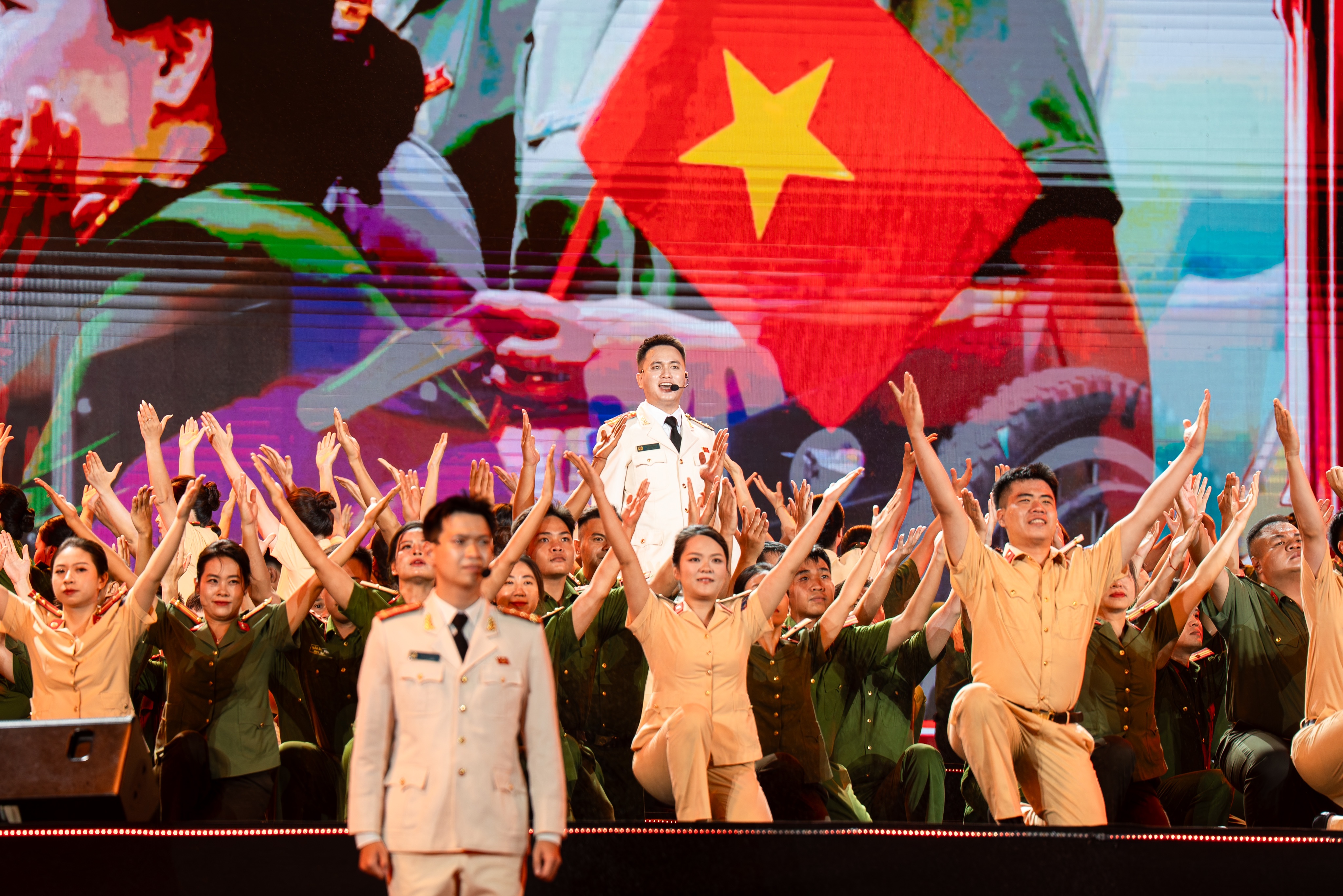 C&ocirc;ng an nh&acirc;n d&acirc;n ảnh 7