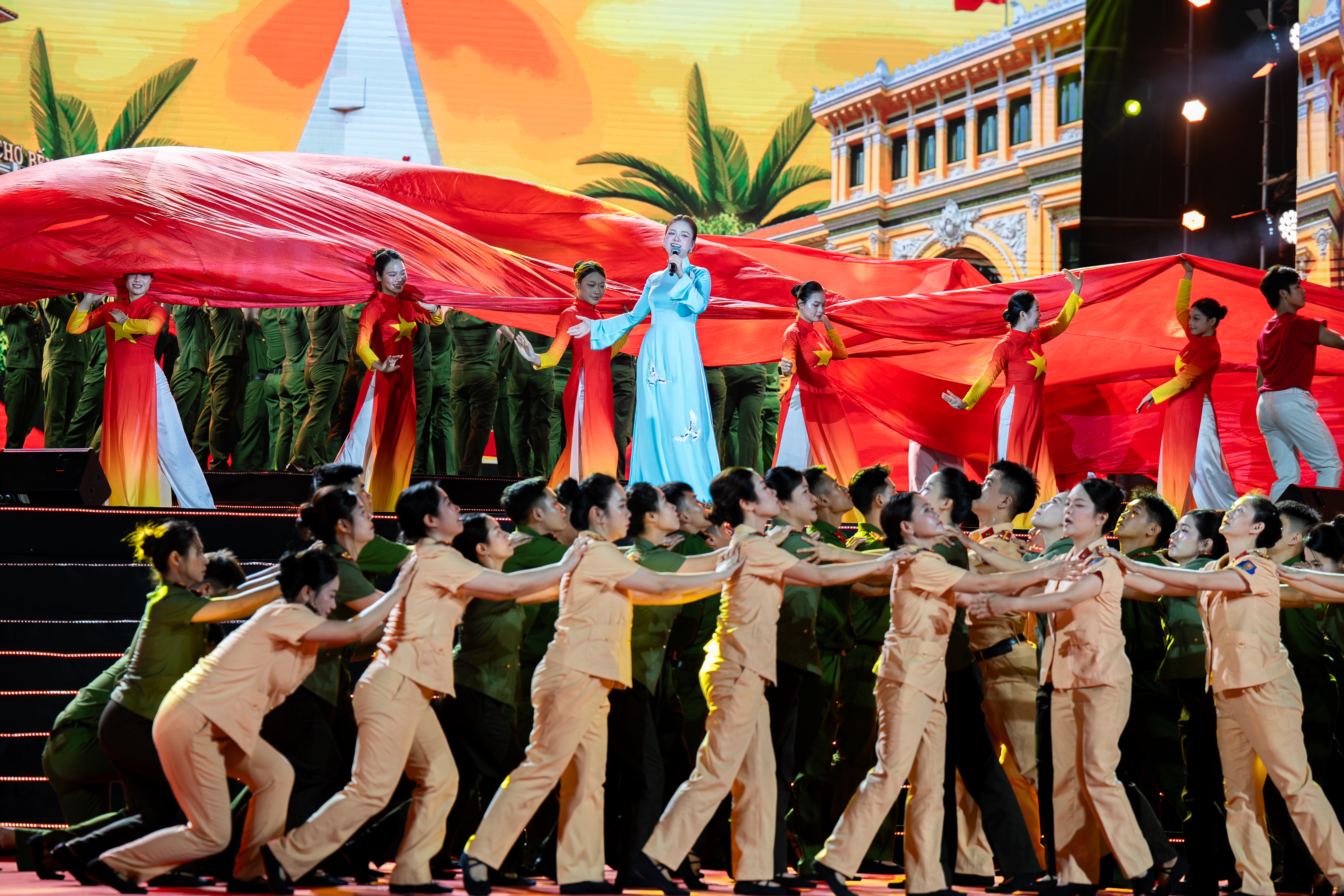 C&ocirc;ng an nh&acirc;n d&acirc;n ảnh 3