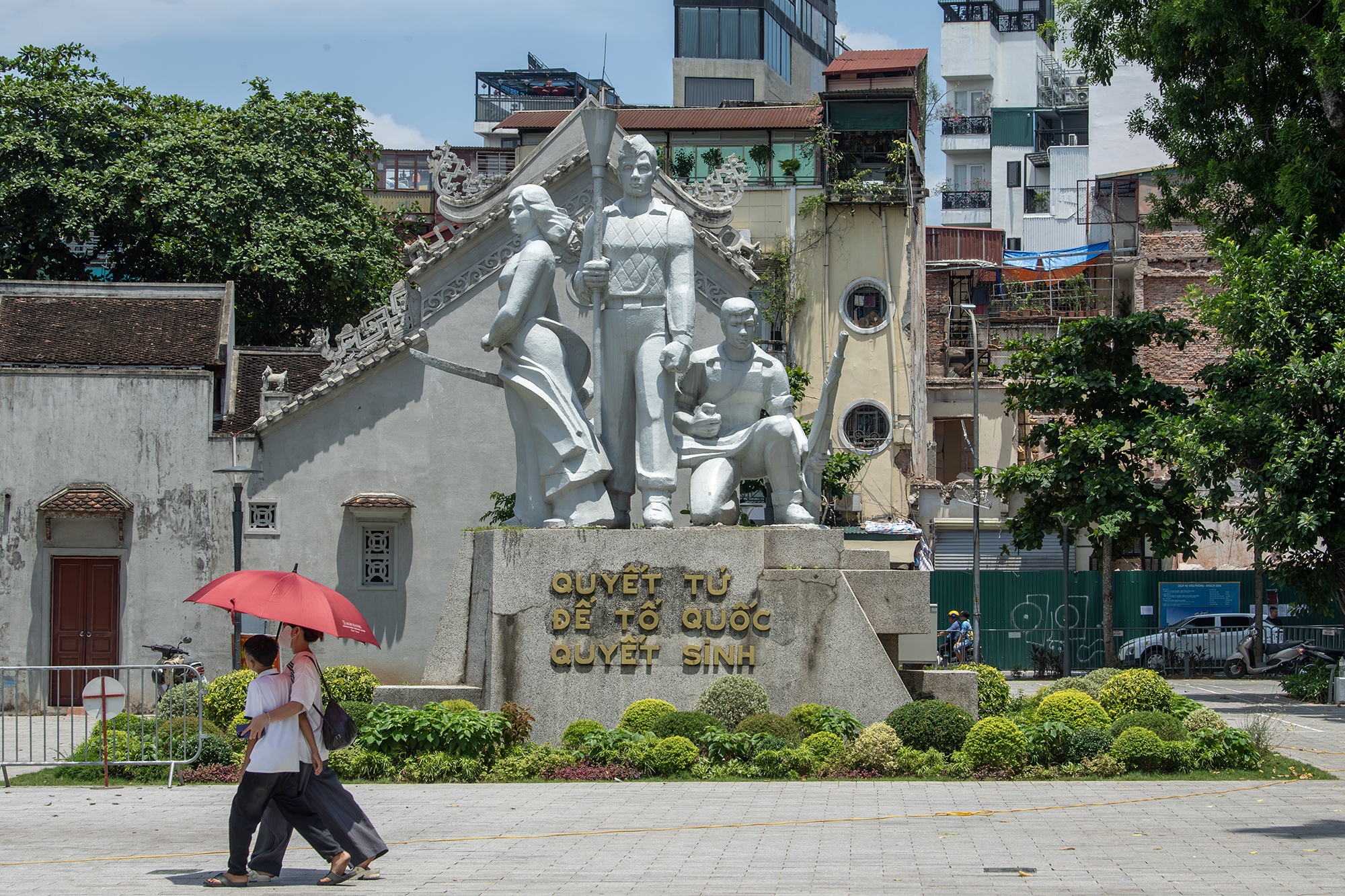 Tượng đ&agrave;i cảm tử ảnh 11