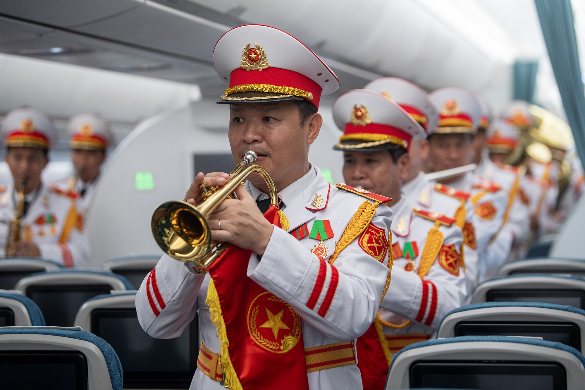 Quốc kh&aacute;nh Việt Nam ảnh 6