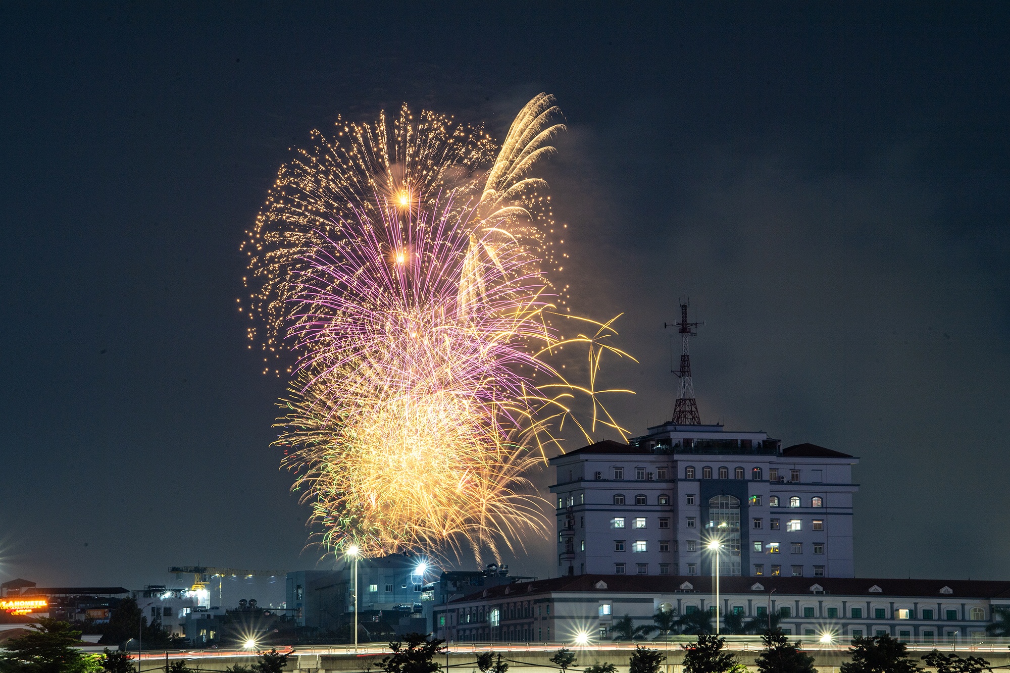 Quốc kh&aacute;nh Việt Nam ảnh 7